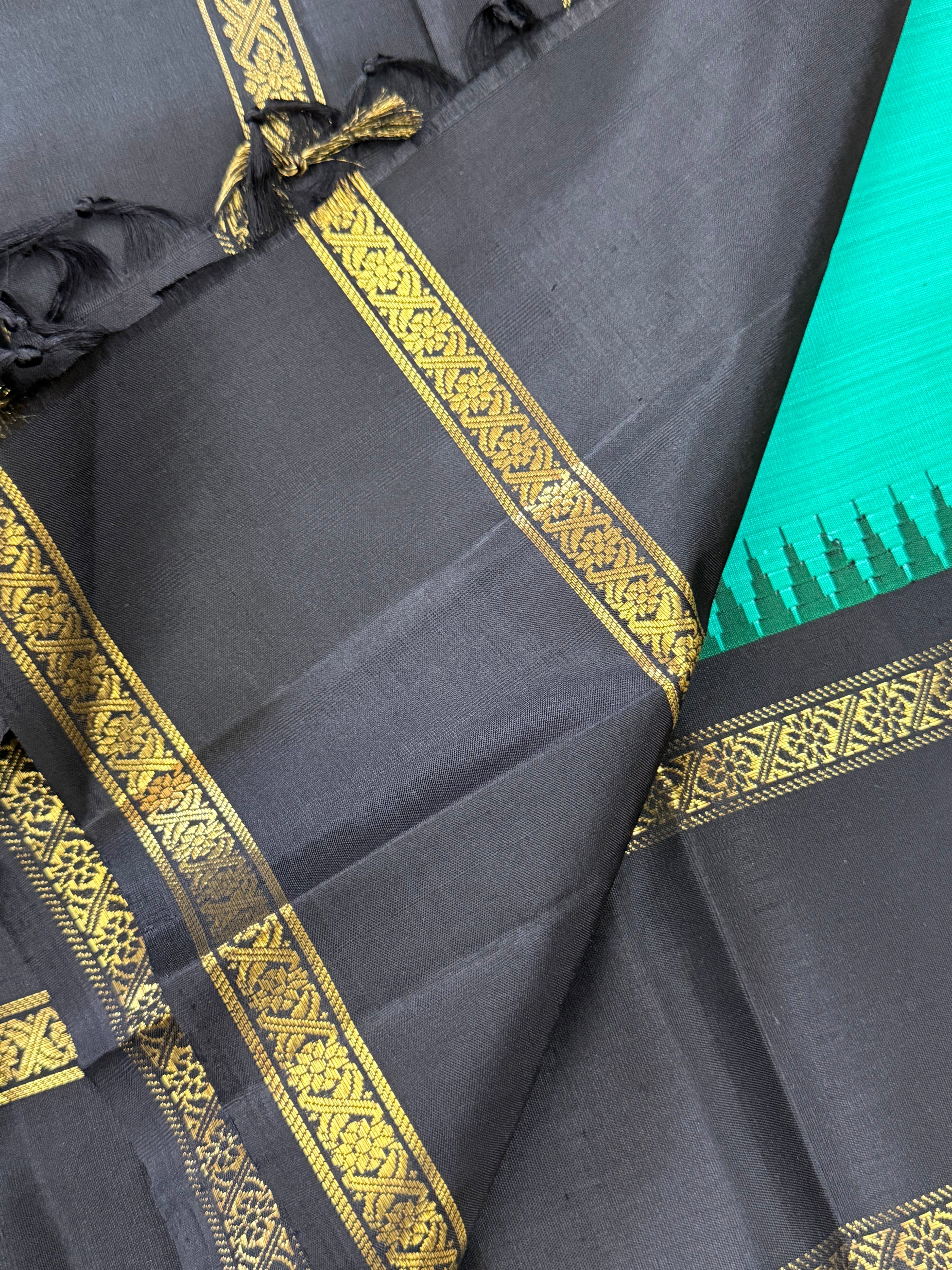 Master weaver - Rama green and black rettapet border/ Kanjipuram silk