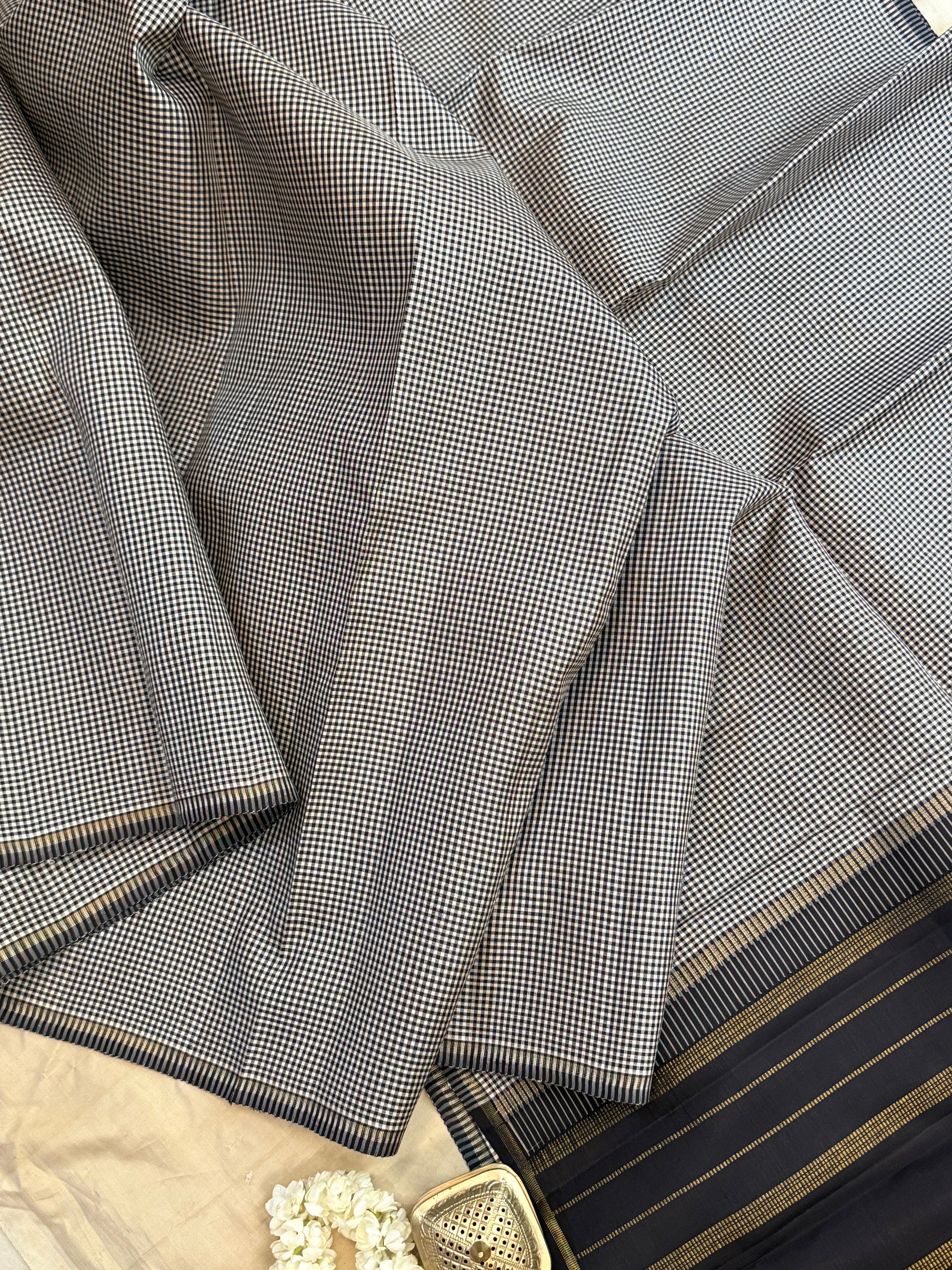 Black and white checks borderless/ Kanjipuram silk