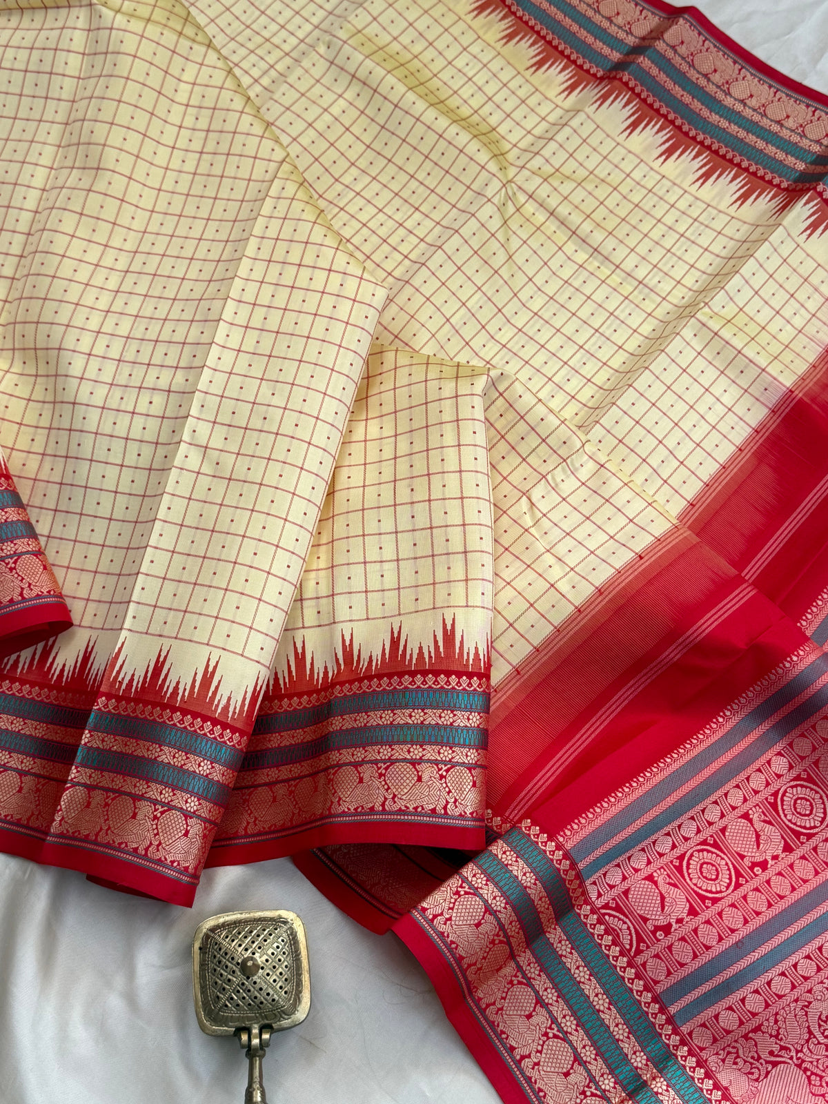 Offwhite and red kattam butta / Special edition kanjipuram silk