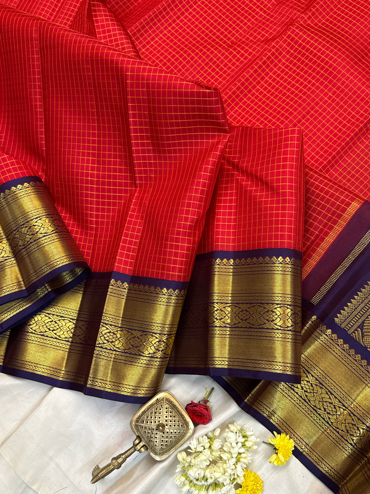Master weaver - Red thread and zari kattam dark blue kai korvai border adai woven/ Kanjipuram silk