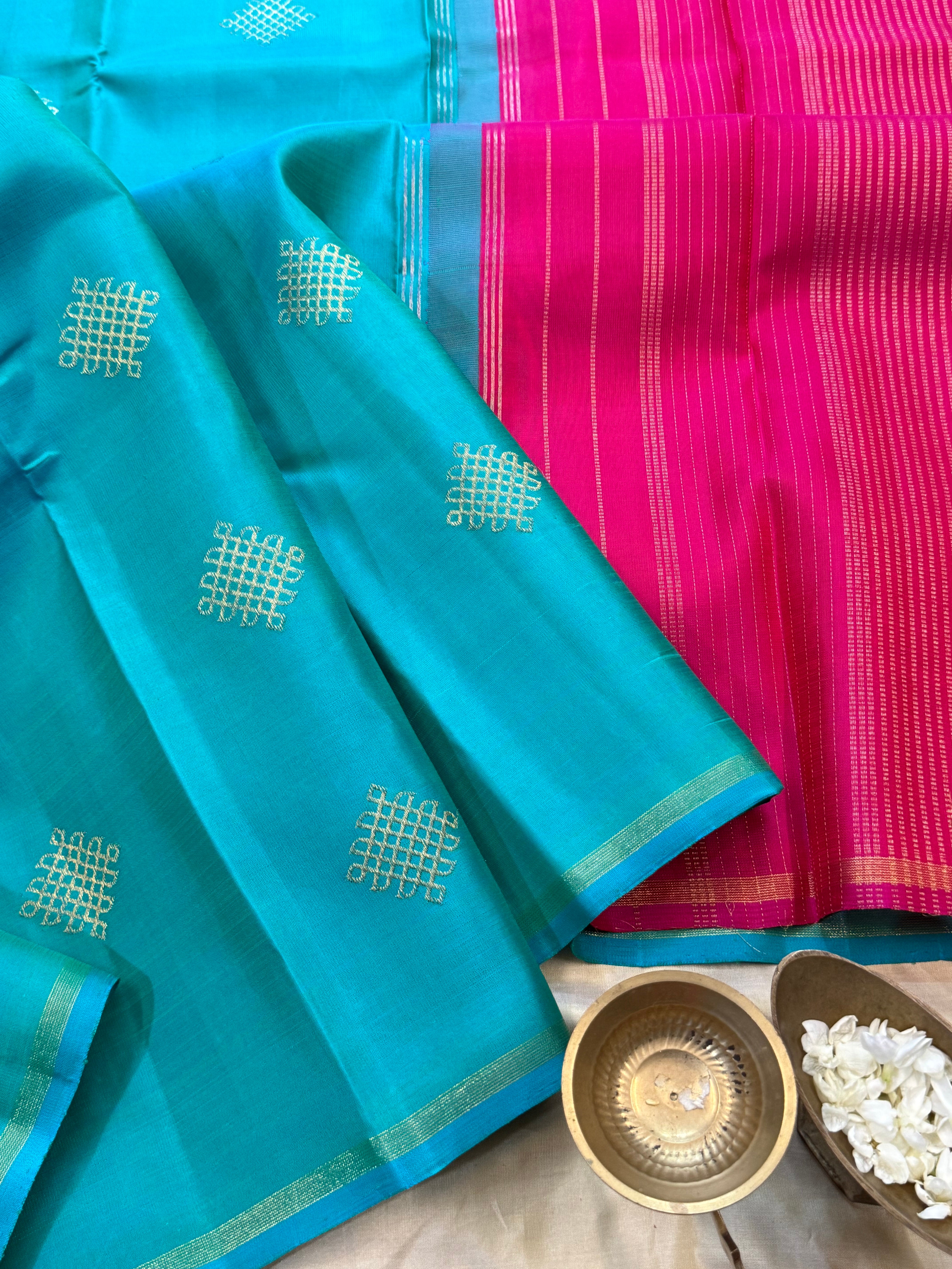 Turquoise blue kolam butta / Kanjipuram silk