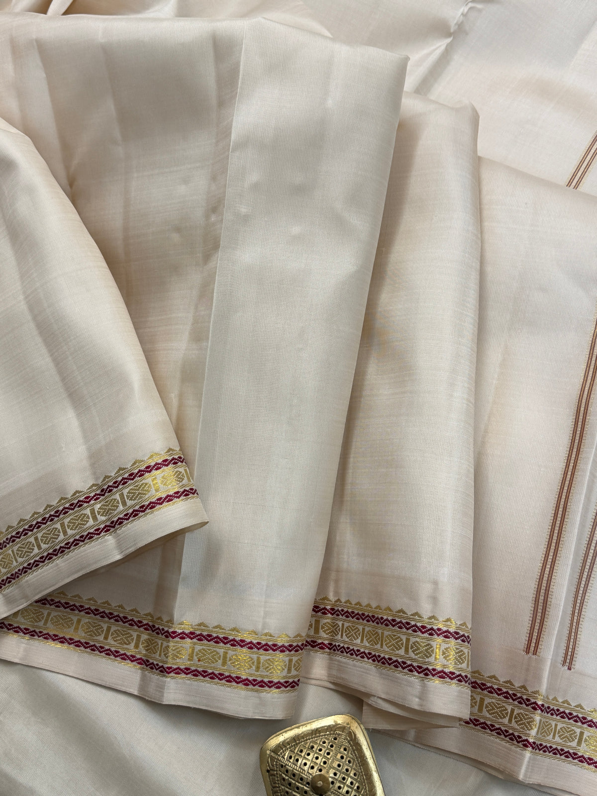 Venpattu veshti style small border/ Kanjipuram silk CLSA12355
