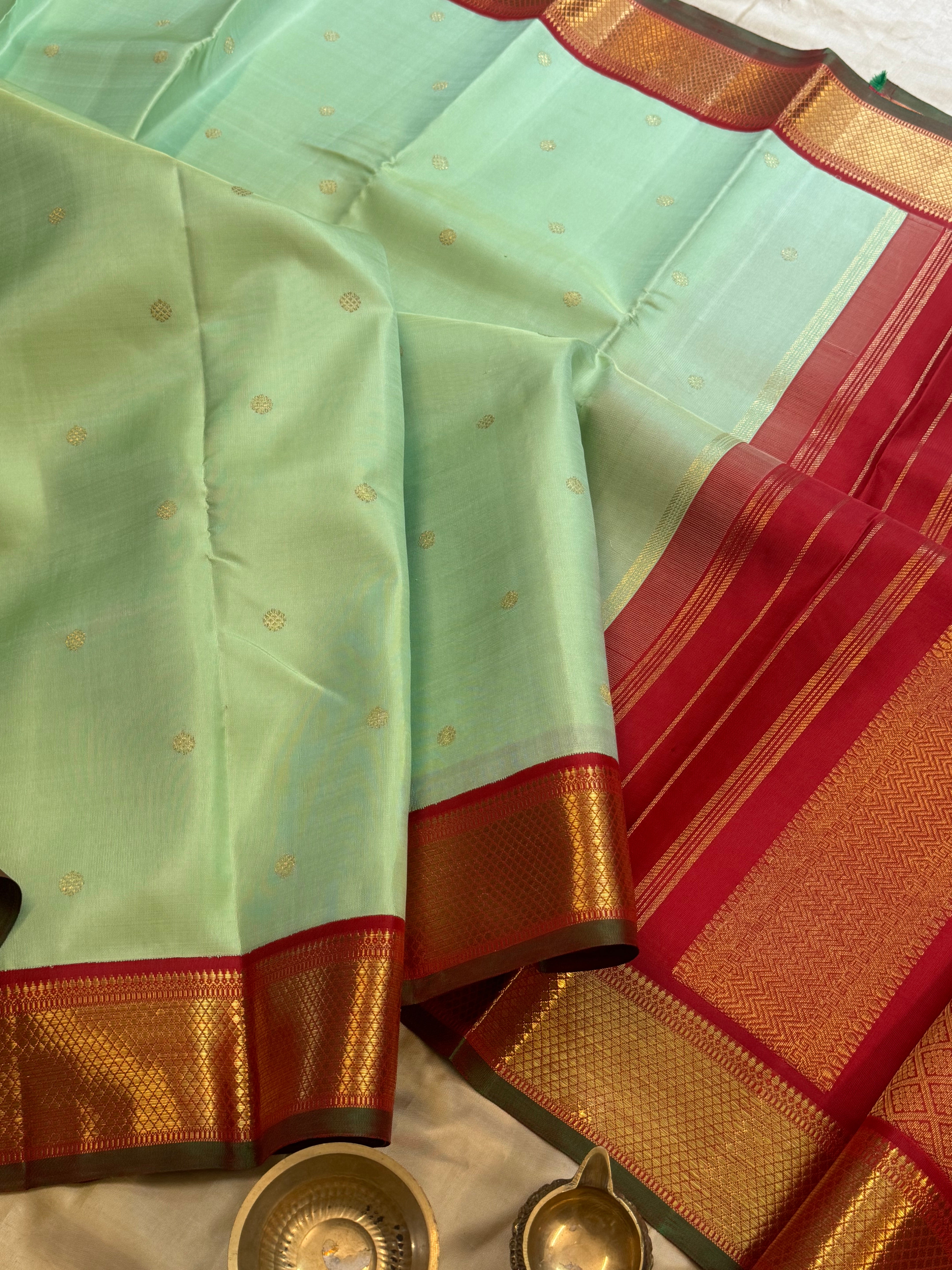 AALAYAM :   Pista green korvai  kanjipuram silk