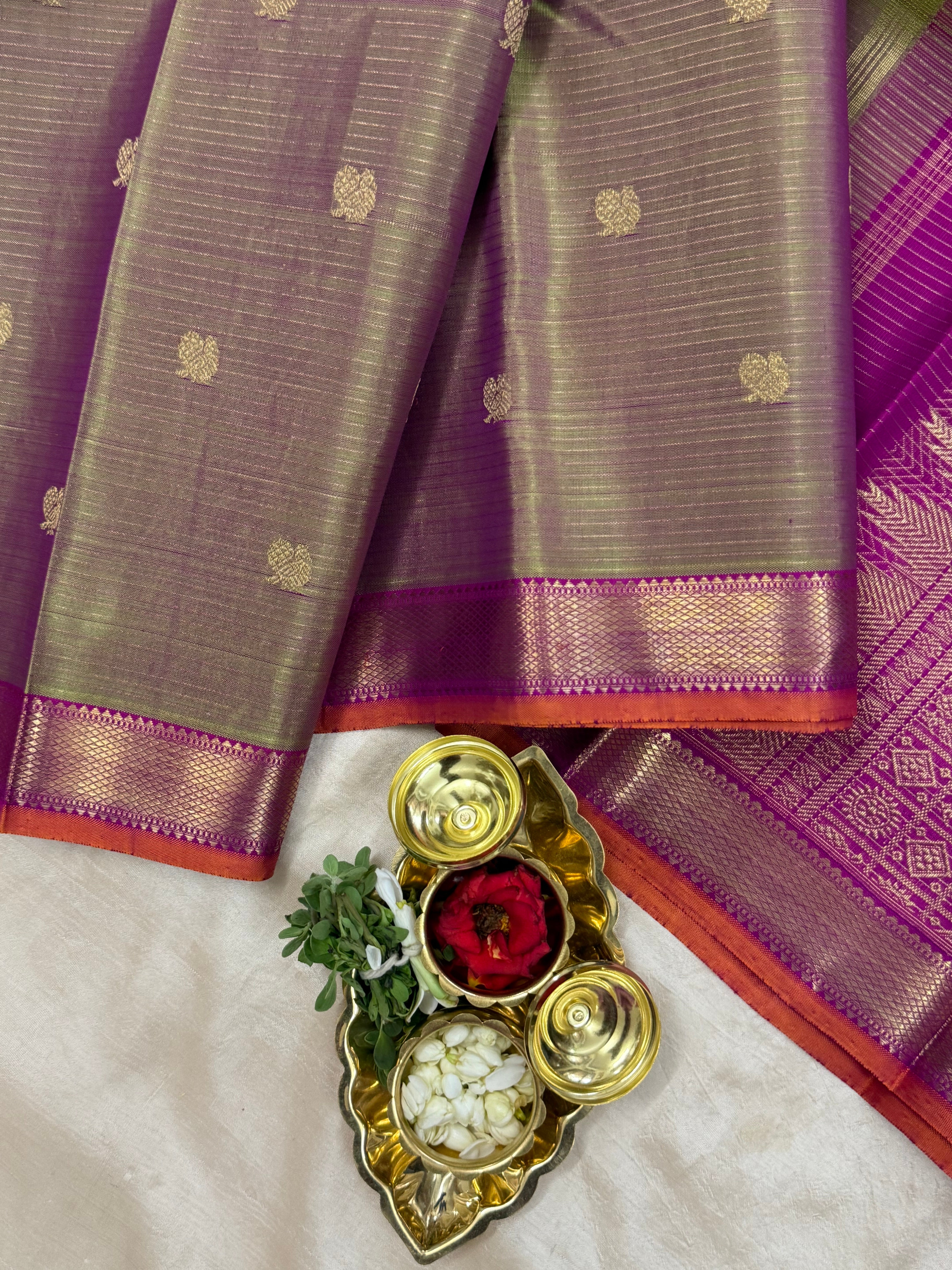 Maanthulir shot pink vairaoosi and annam butta / Kanjipuram silk
