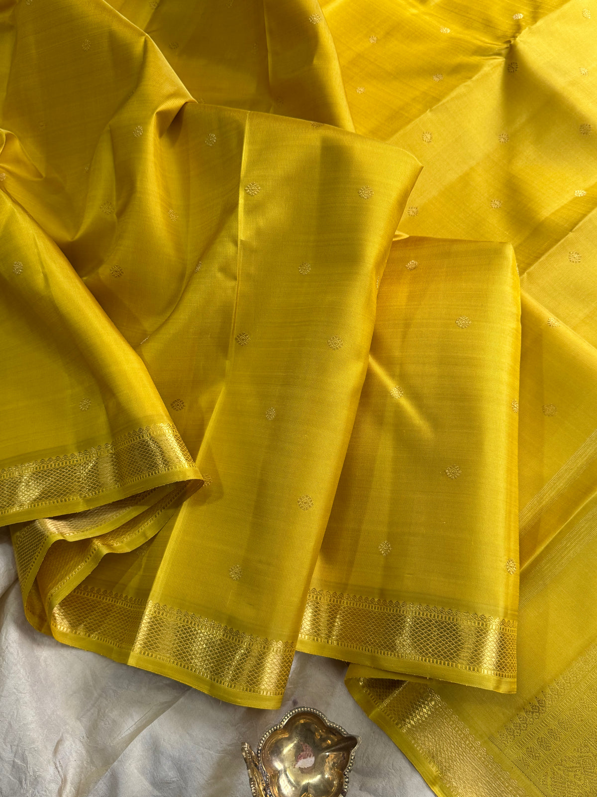 lemon shot yellow with small border pure zari /kanjipuram silk saree clsa 12741