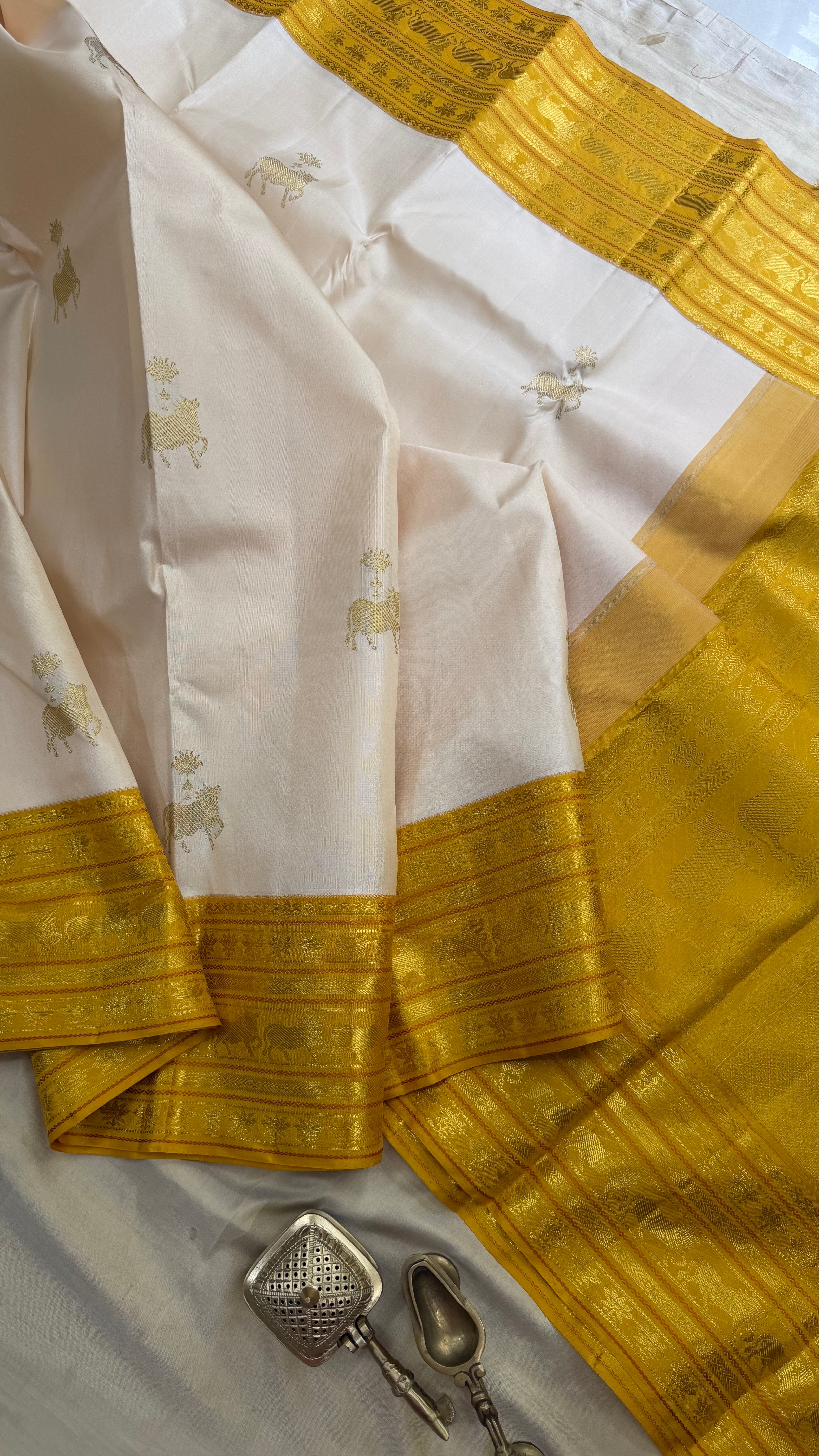 Amoha : cream with yellow  Korvai   Kanjipuram silk 9094CL
