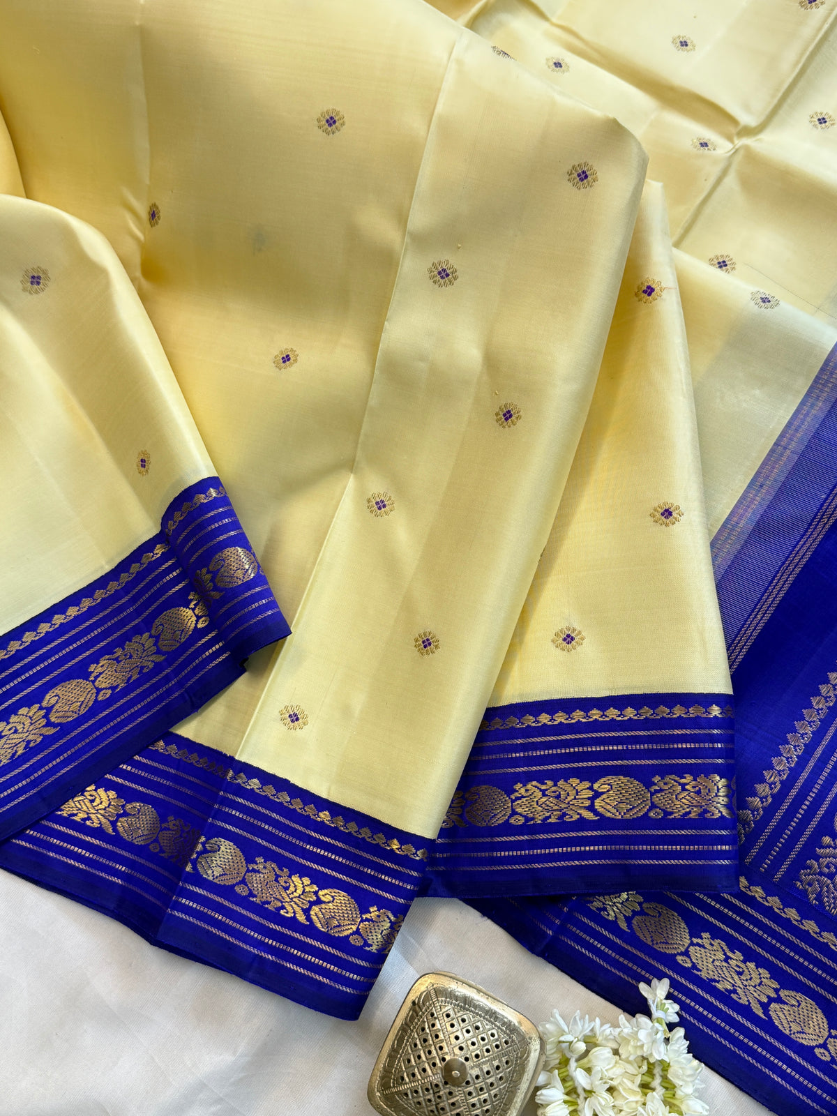 Cream meenakari butta Korvai / pure Kanjipuram Saree CLSA10395