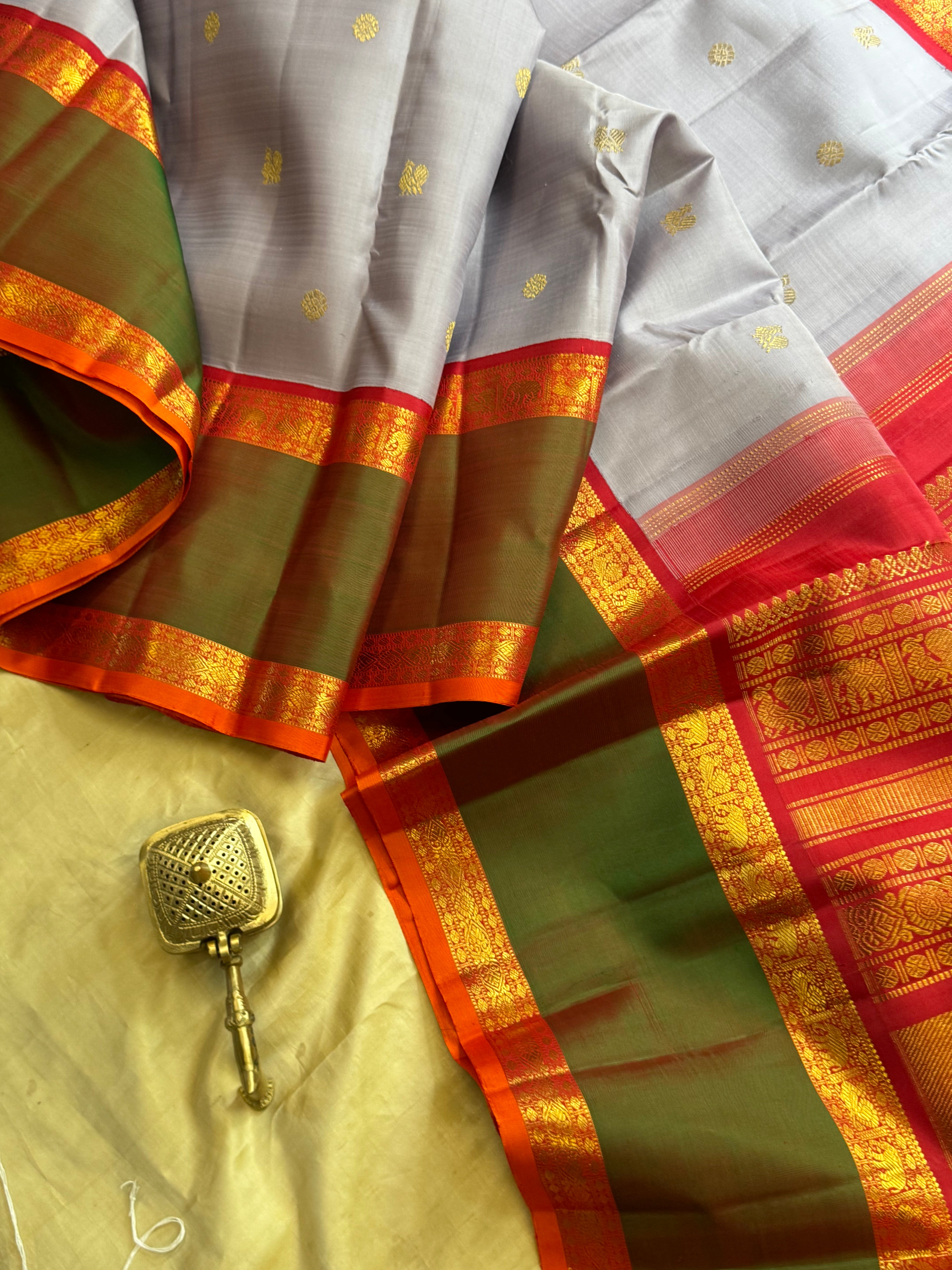 Light lavender Korvai / Kanjipuram silk