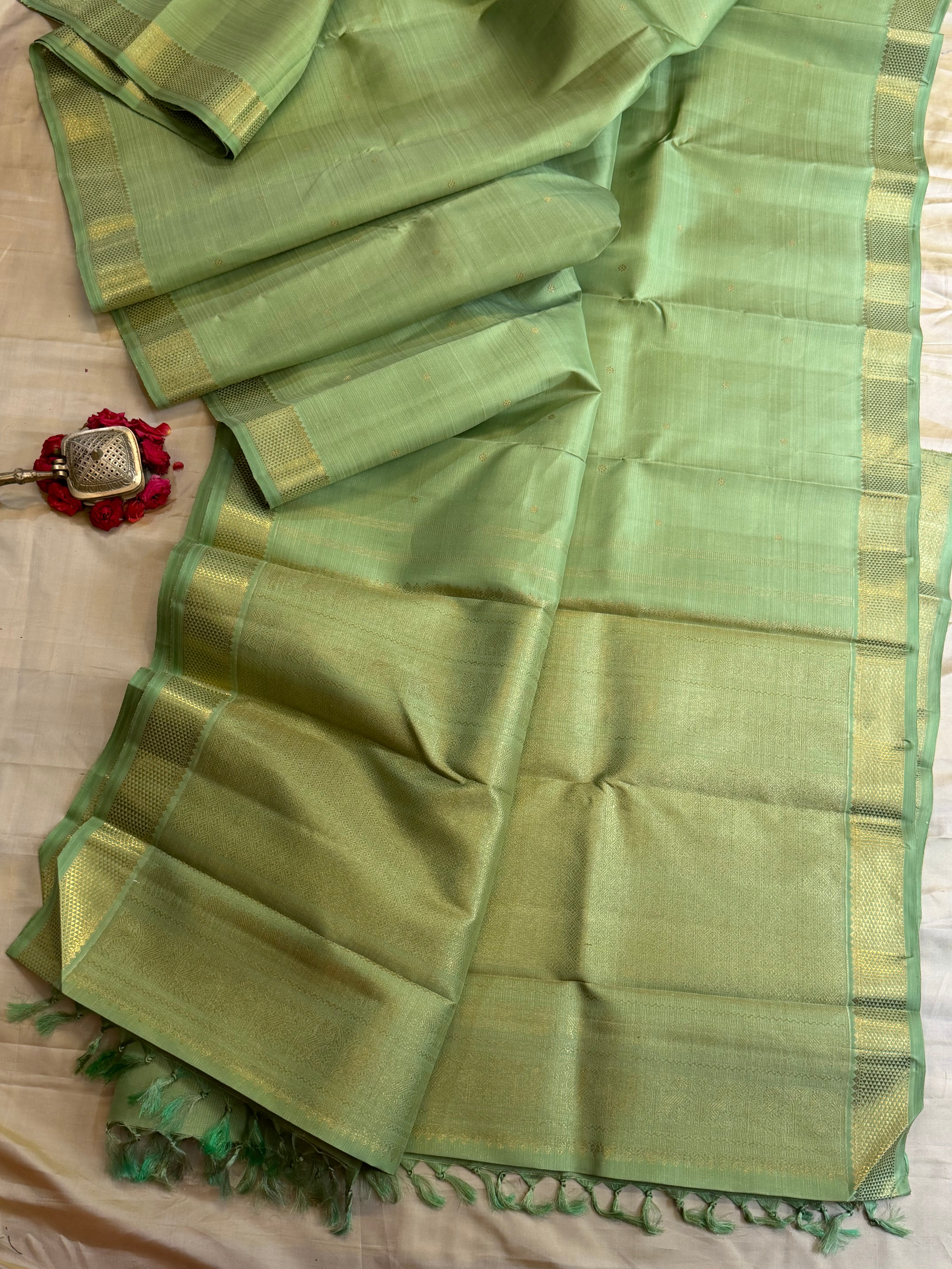 Elakai green Vairaoosi / pure Zari Kanjipuram silk