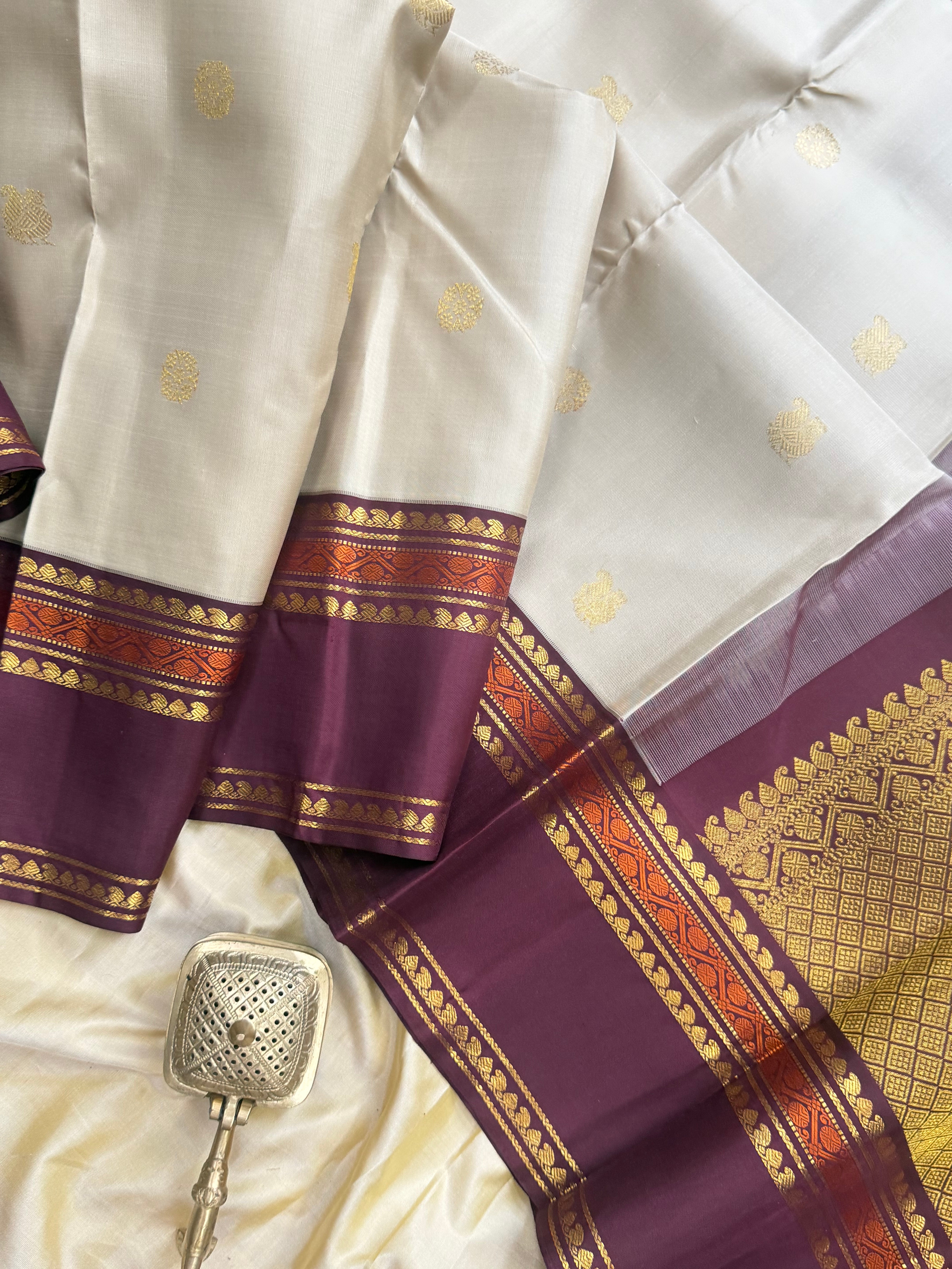 Beige  Korvai  / Arani silk