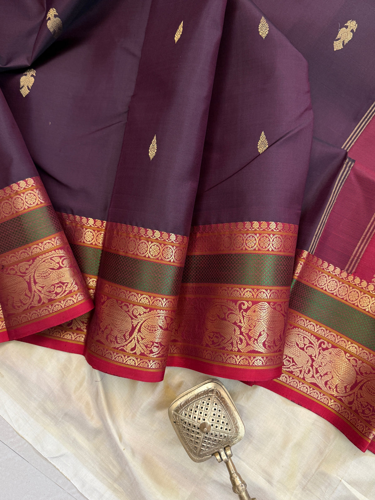 Special edition-unique pallu with Paaku colour body and border Zari butta silk saree/clsa 12579