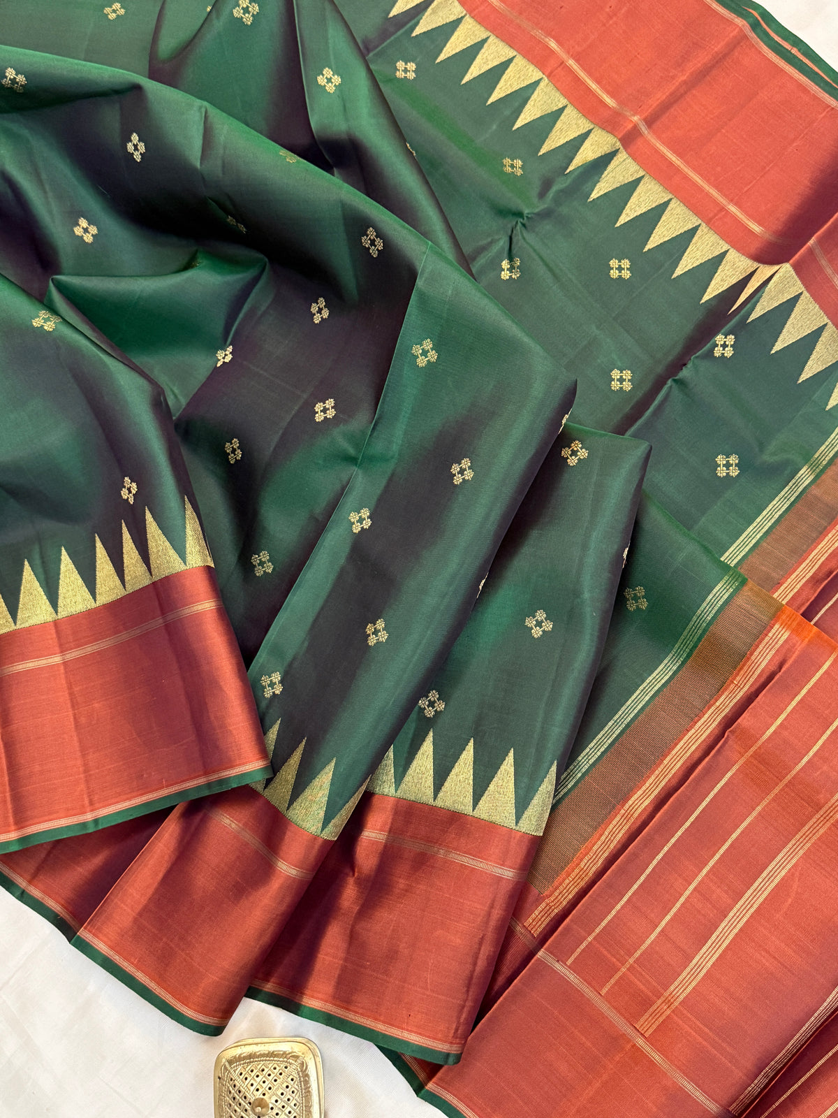 Green temple and pure Zari Butta/ kanjipuram silk saree clsa 8097