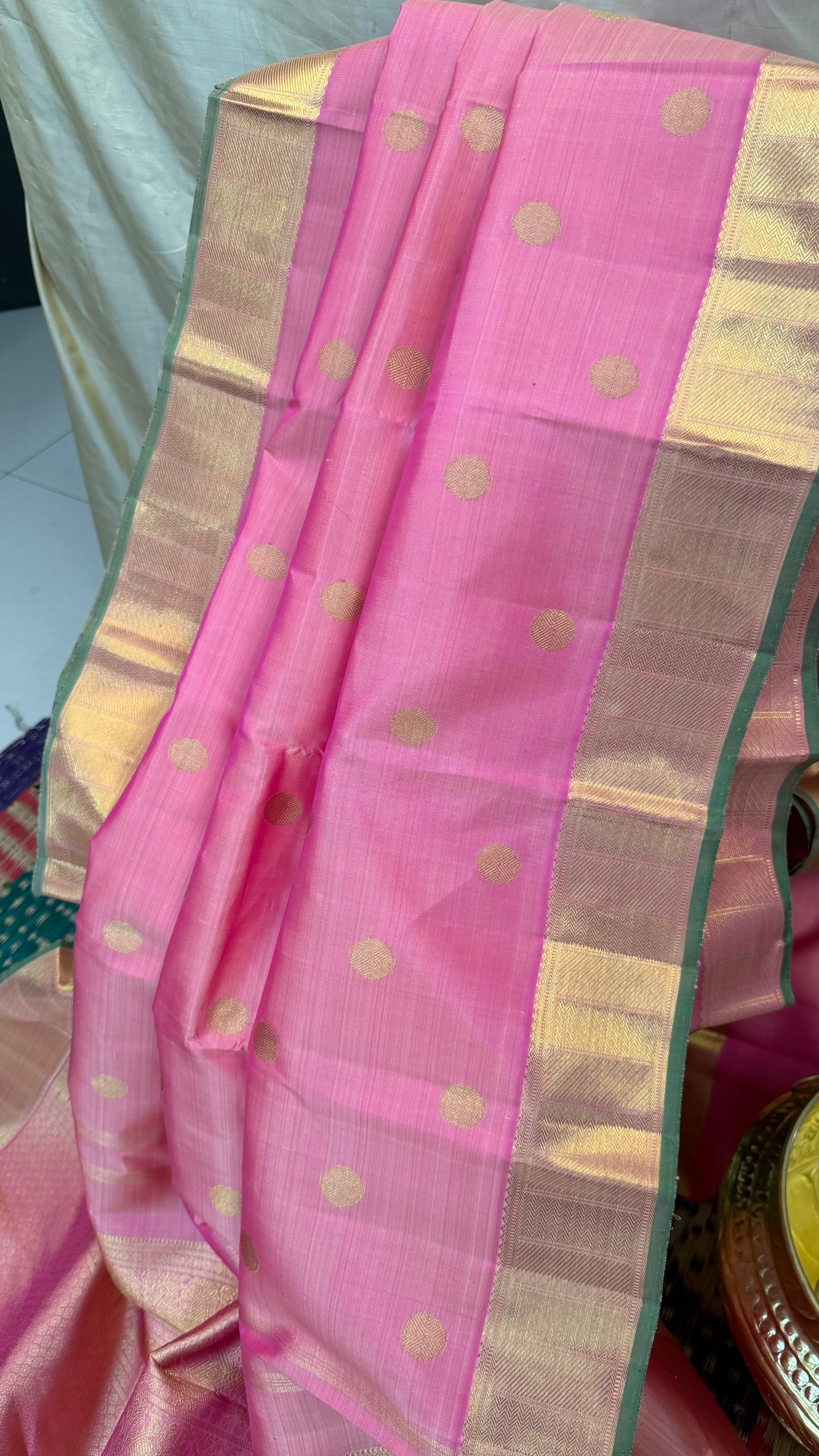 Swapnam : onion pink coin Butta / Kanjipuram silk
