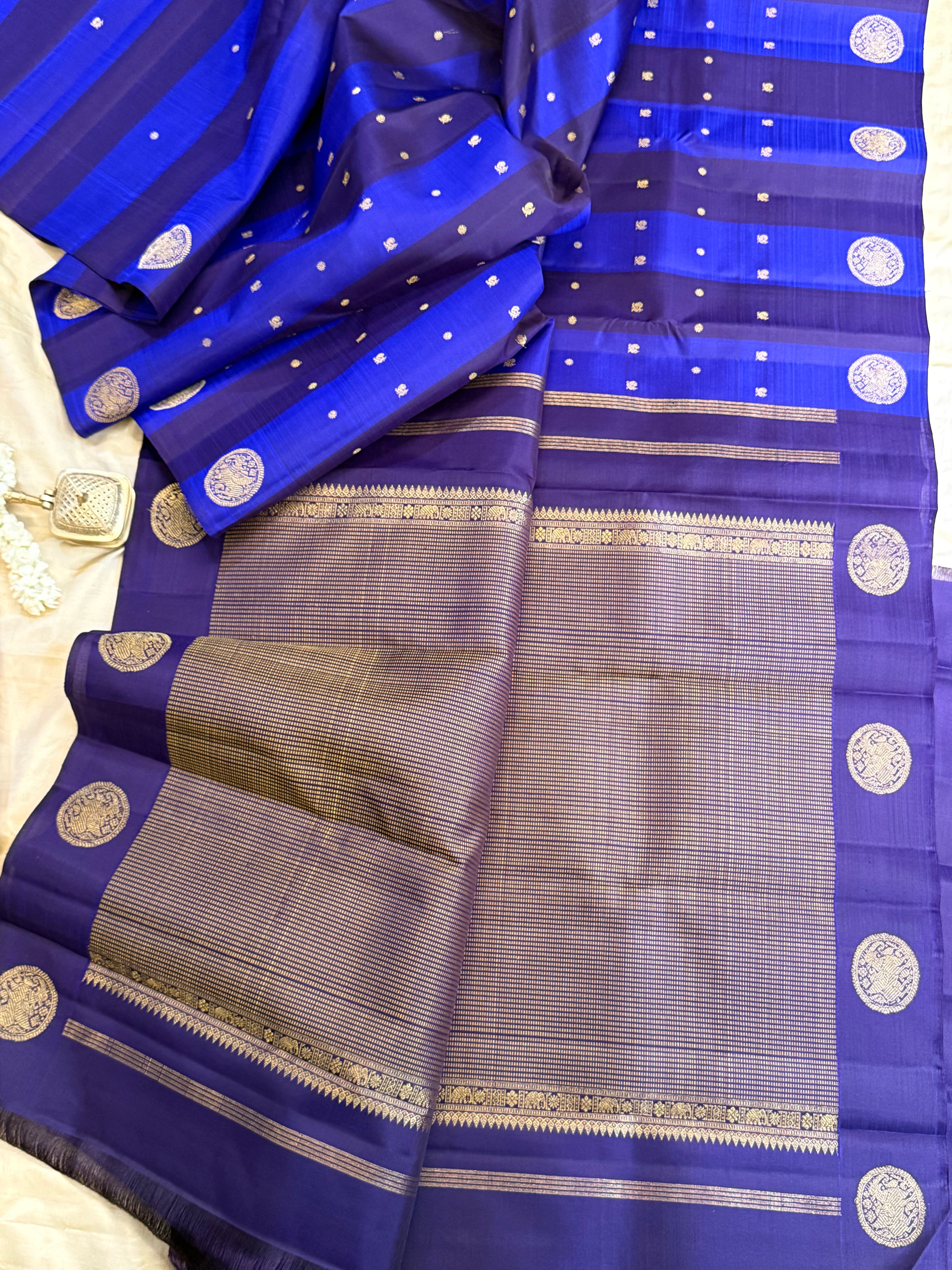 Blue and deep blue stripes concept border butta / Kanjipuram silk