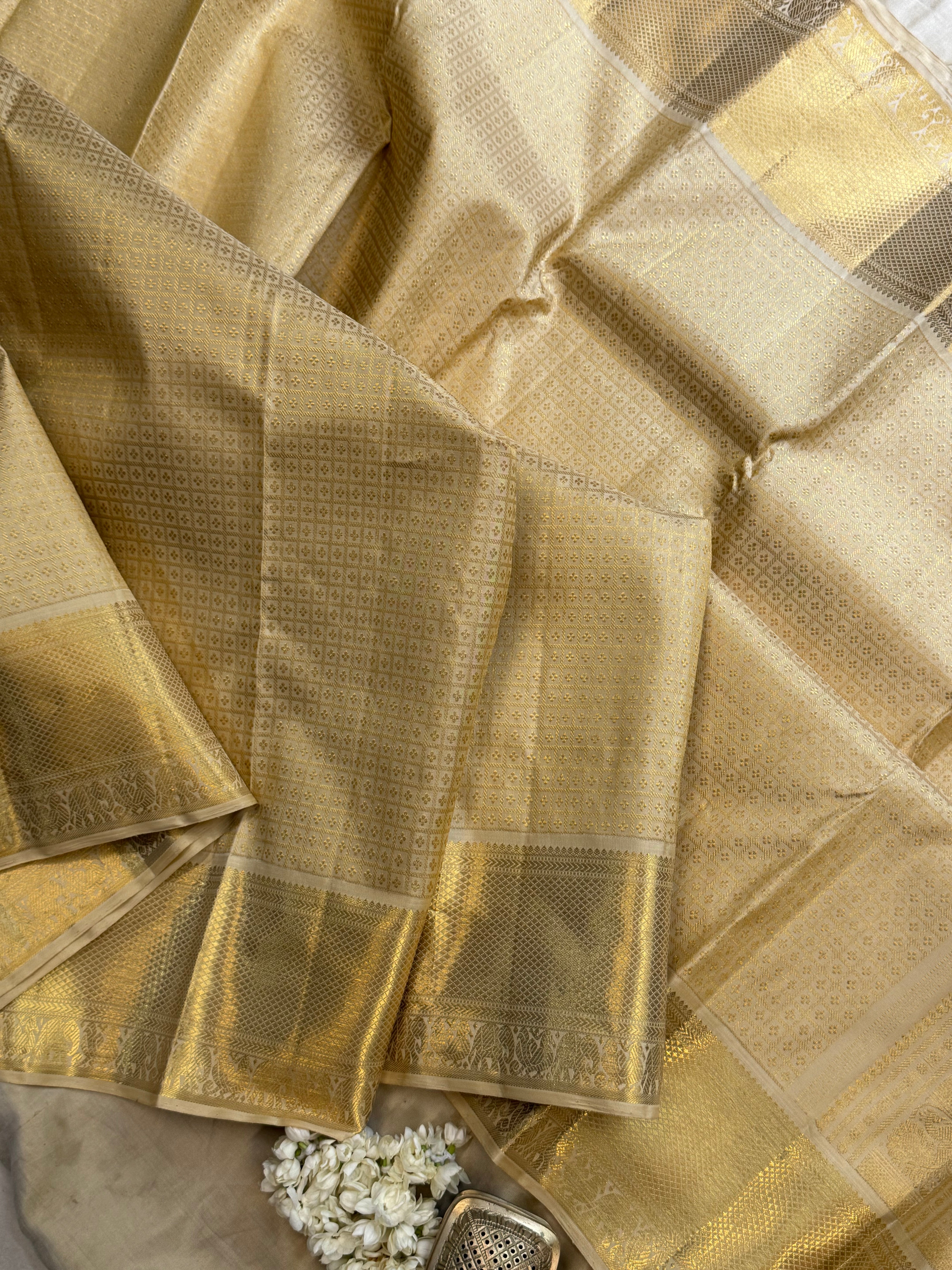 Tussar (Golden) lakshambutta / Arani silk CL10113