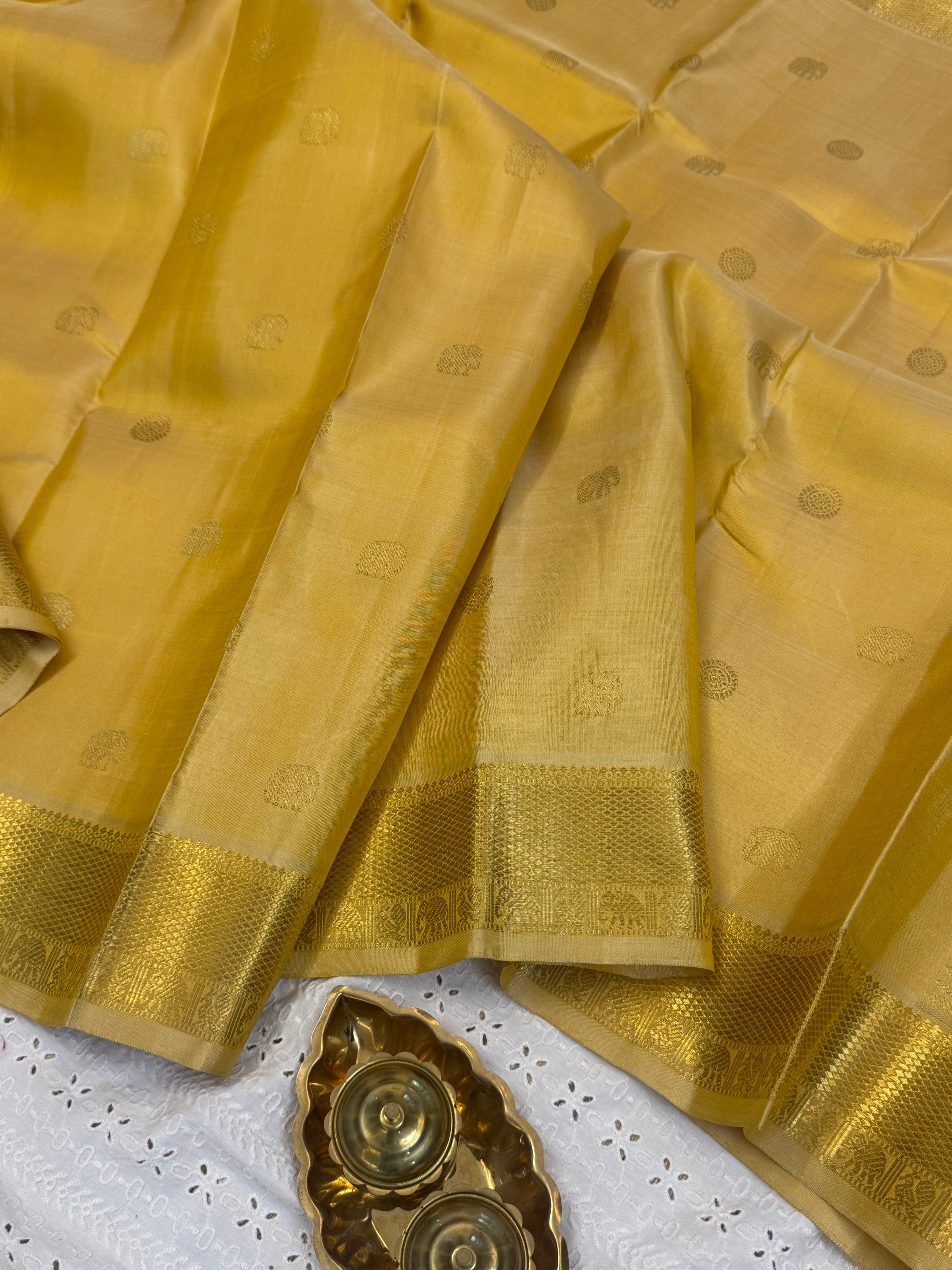 Golden yellow elephant and chakram Butta body / kanjipuram silk saree CLSA1276
