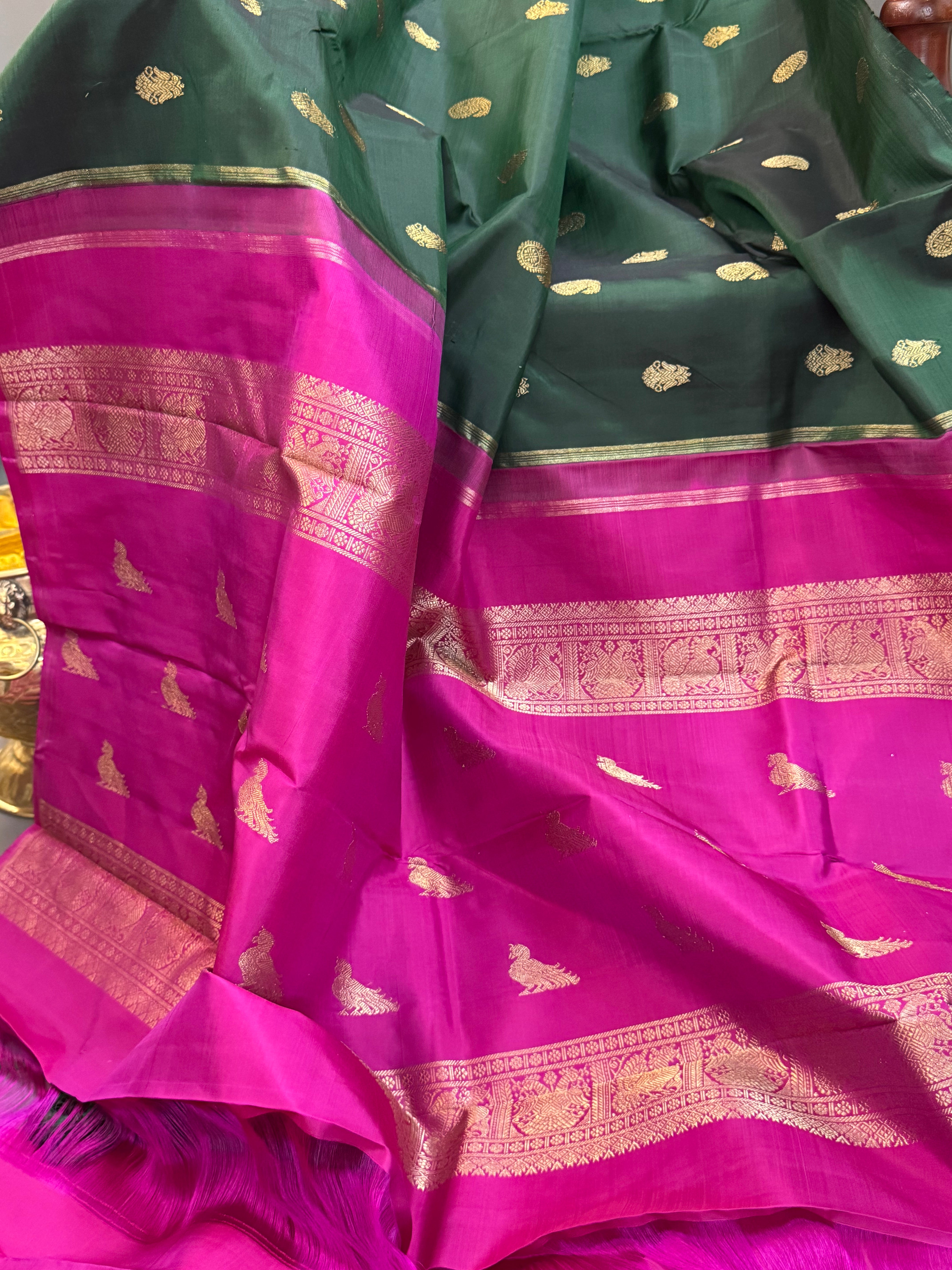 Dark green  Butta  Borderless kanjipuram silk saree
