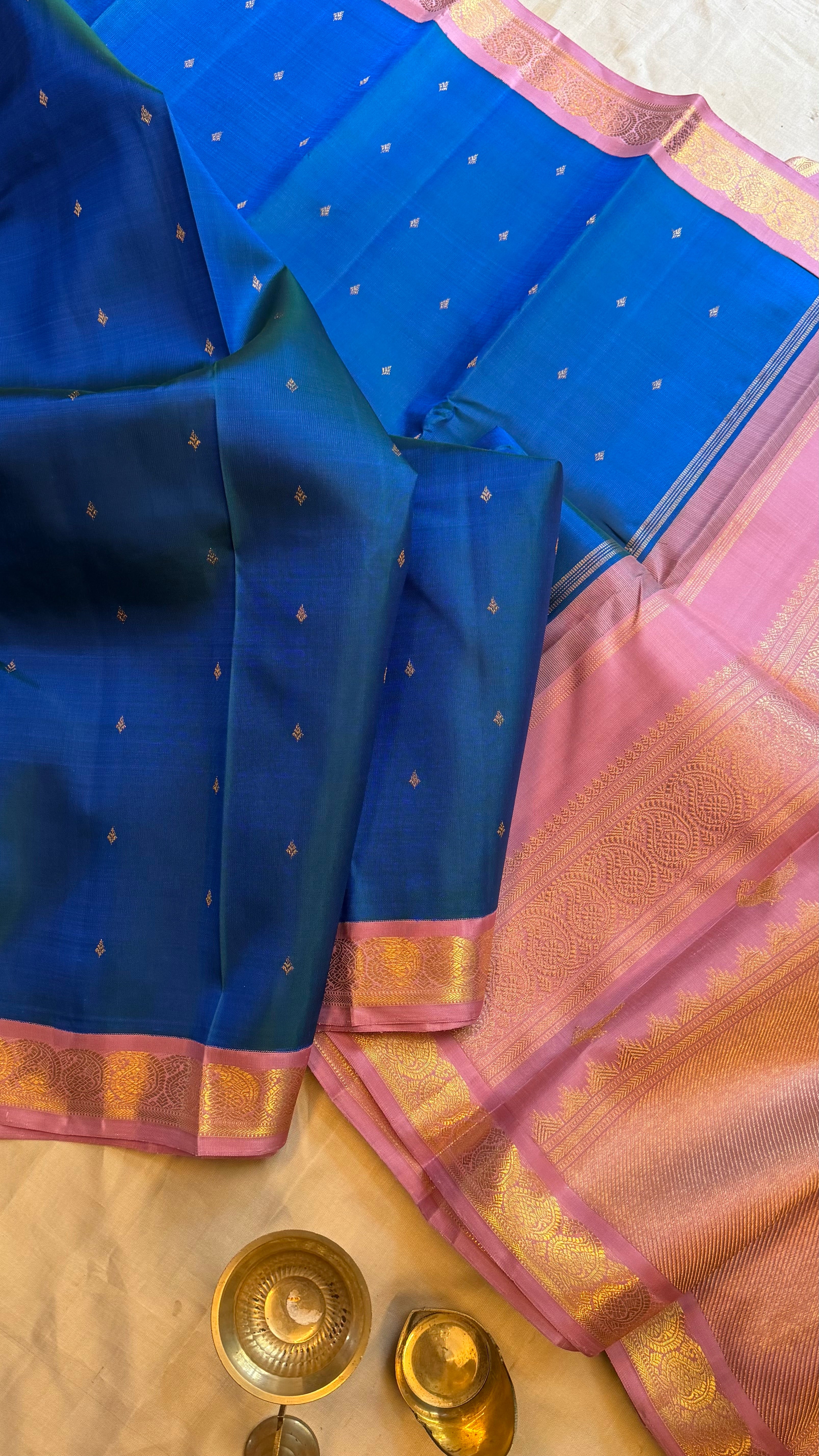 Moha : mayilkazhuthu pink Korvai /Kanjipuram silk
