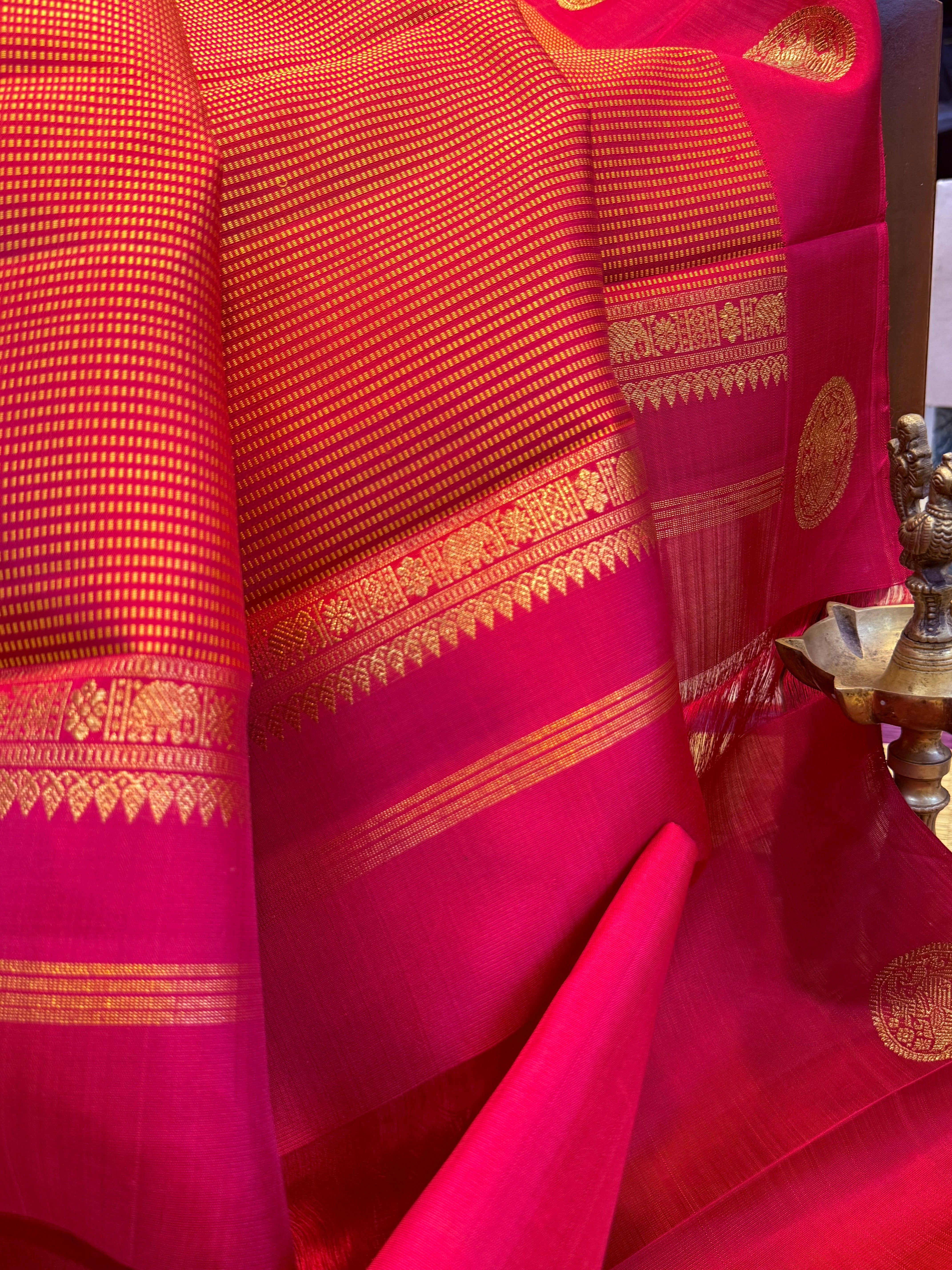Vintage Red and simha border butta / Kanjipuram silk CL8903