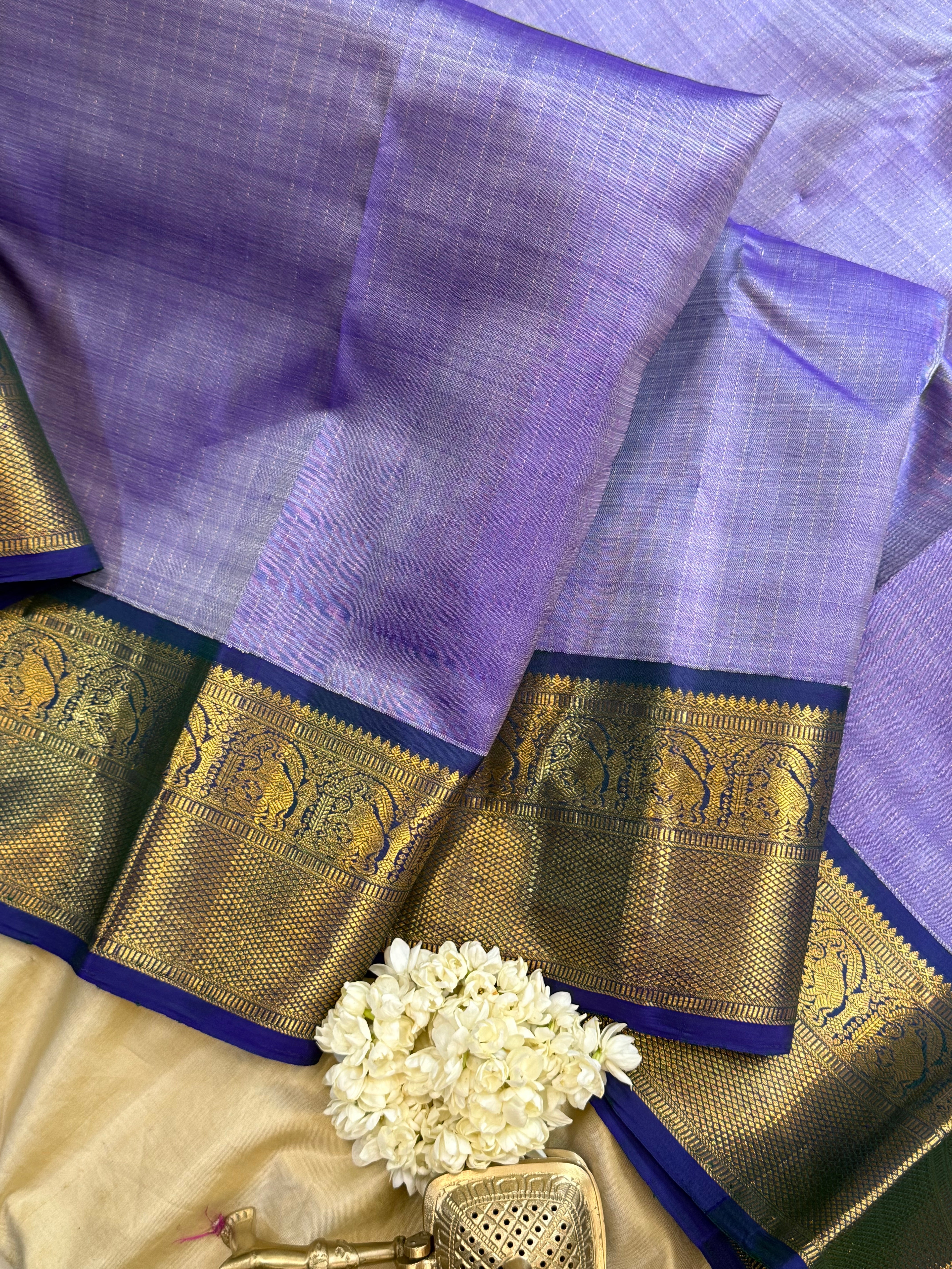 Lavender zari stripes and mayilkazhuthu blue border / Arani silk CL10110