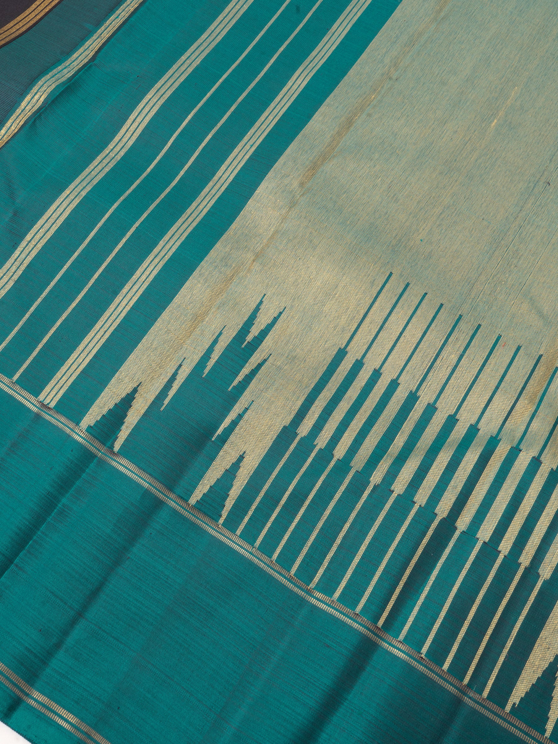 Black and rama green temple body butta / Kanjivaram Silk Saree CLSA5098