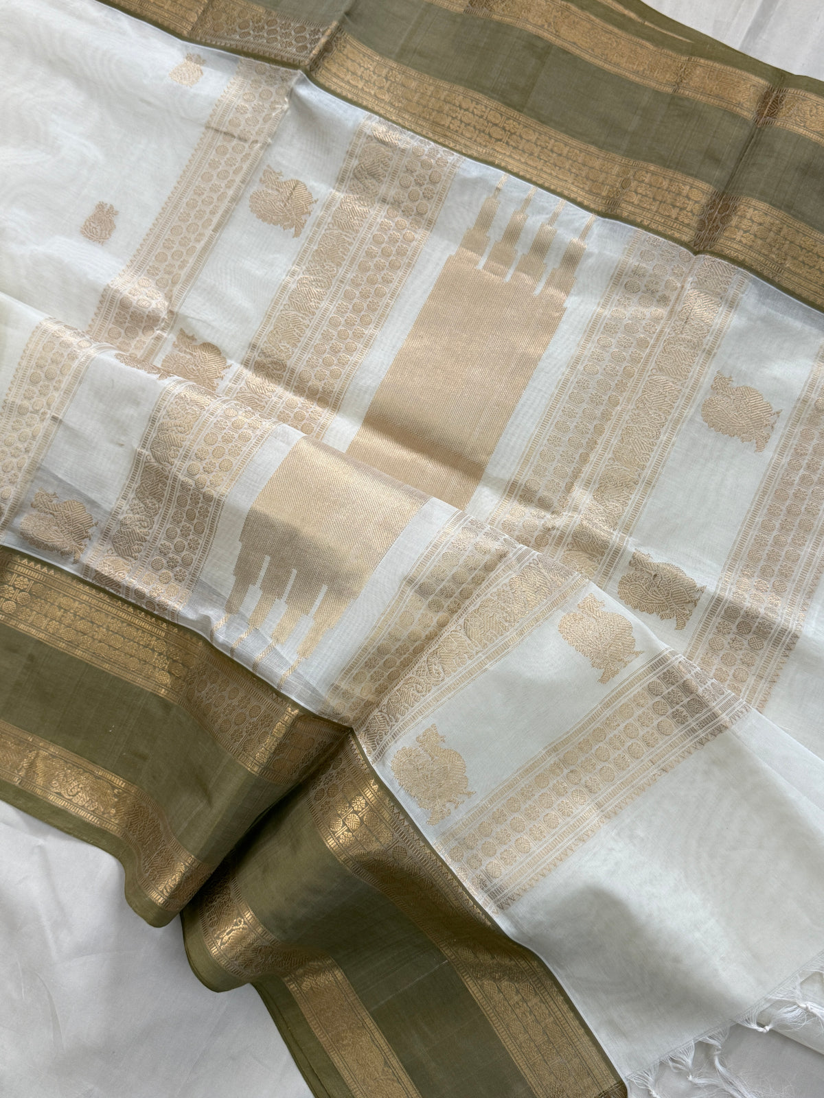Off white and Rettapet border / silk cottom clsa 11516