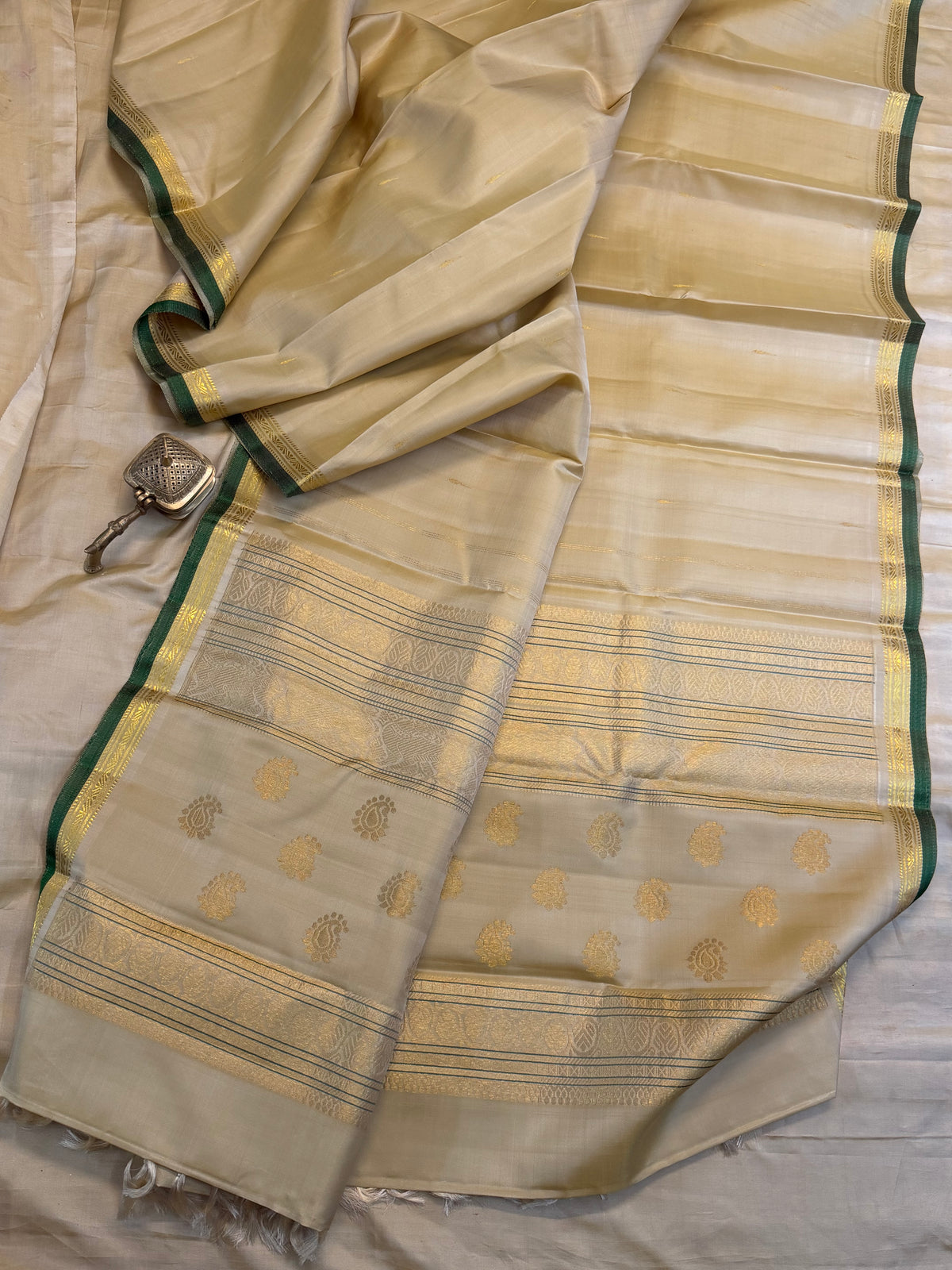 Off white Aarani pure silk saree/ clsa 12073