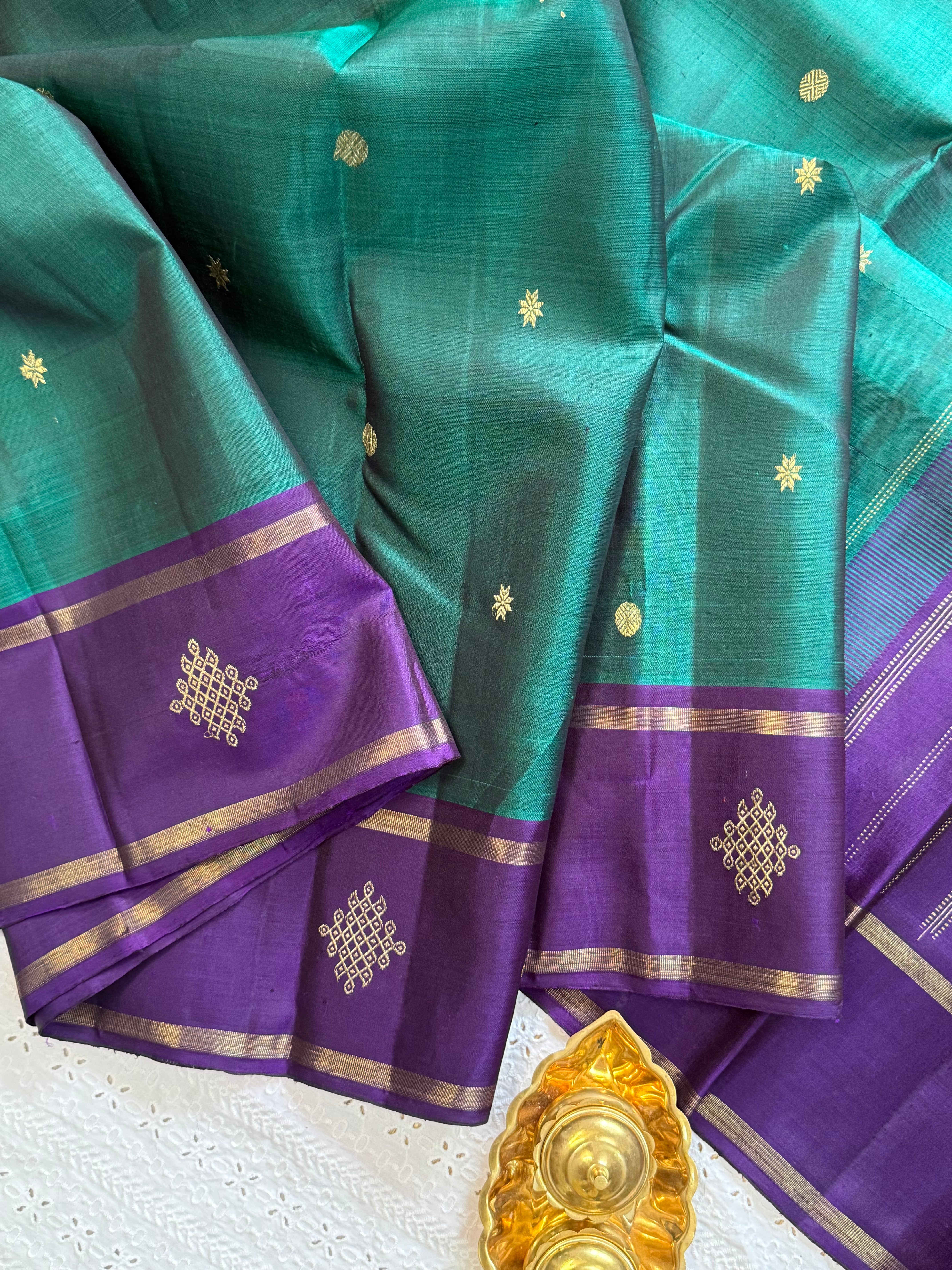 Green and purple border kolam butta / Kanjipuram silk