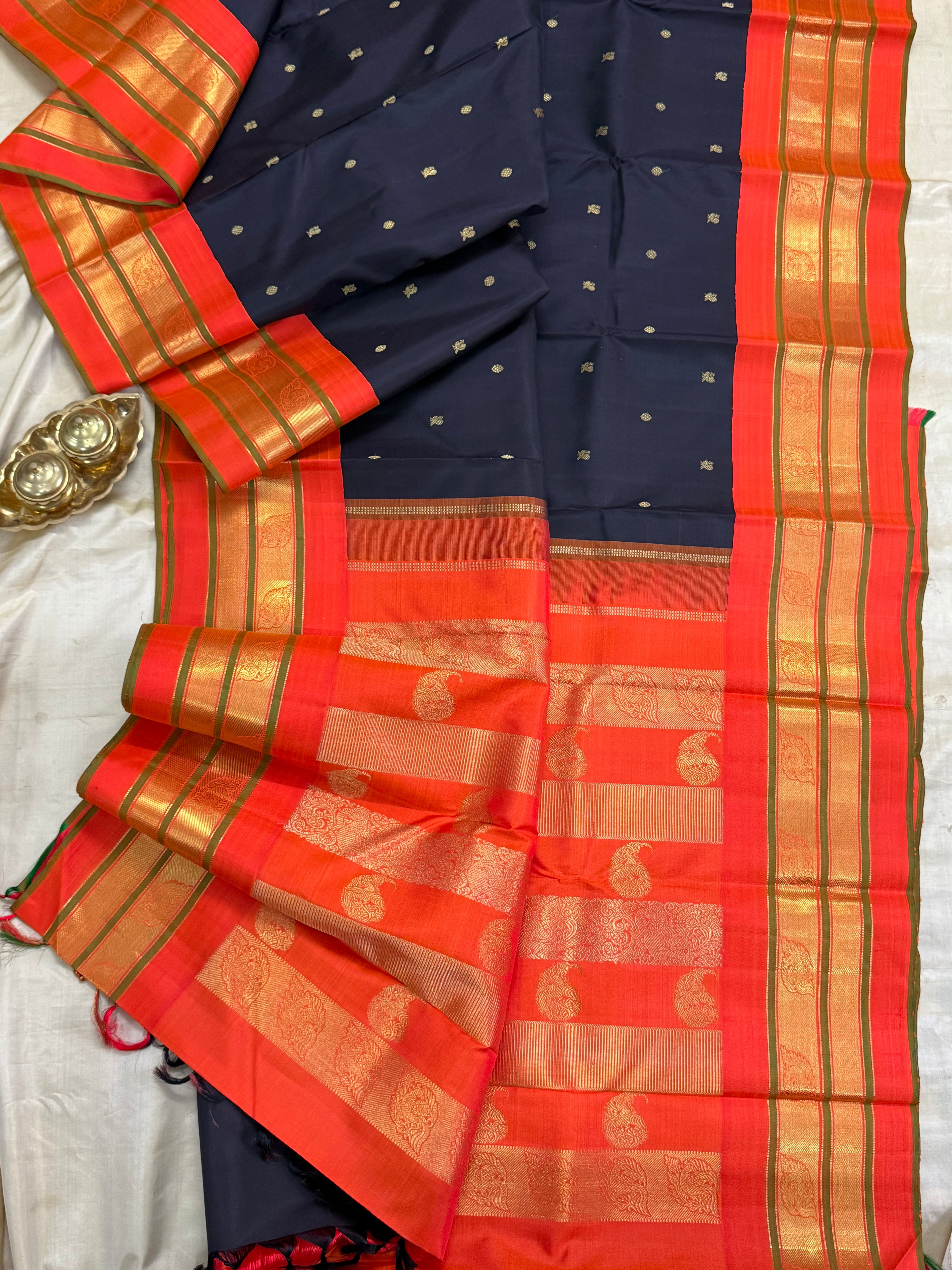 Black and orangish red unique border / Kanjipuram silk CL7753