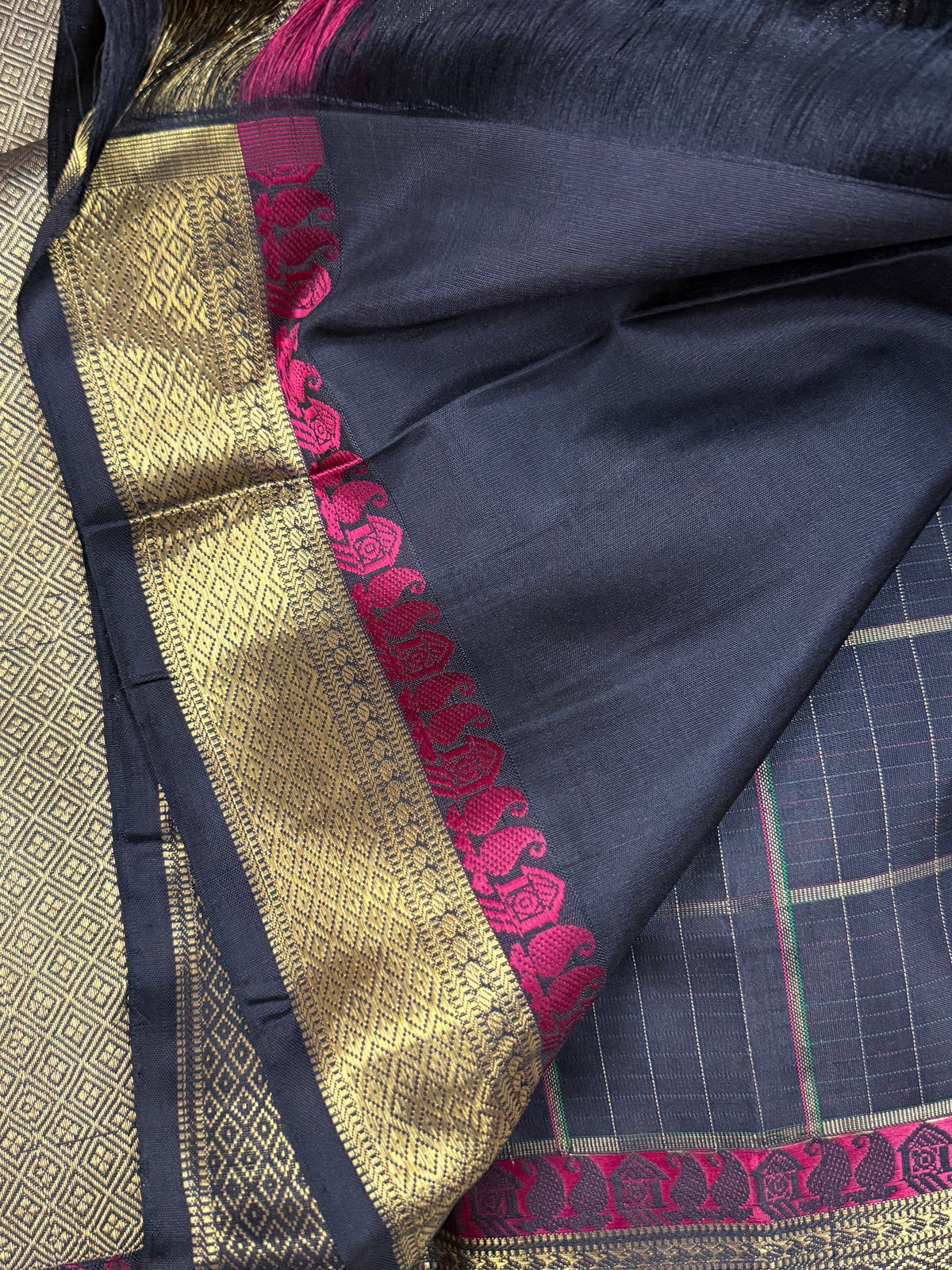 Black Retta kili with Zari and thread Kattam /kanjipuram silk saree