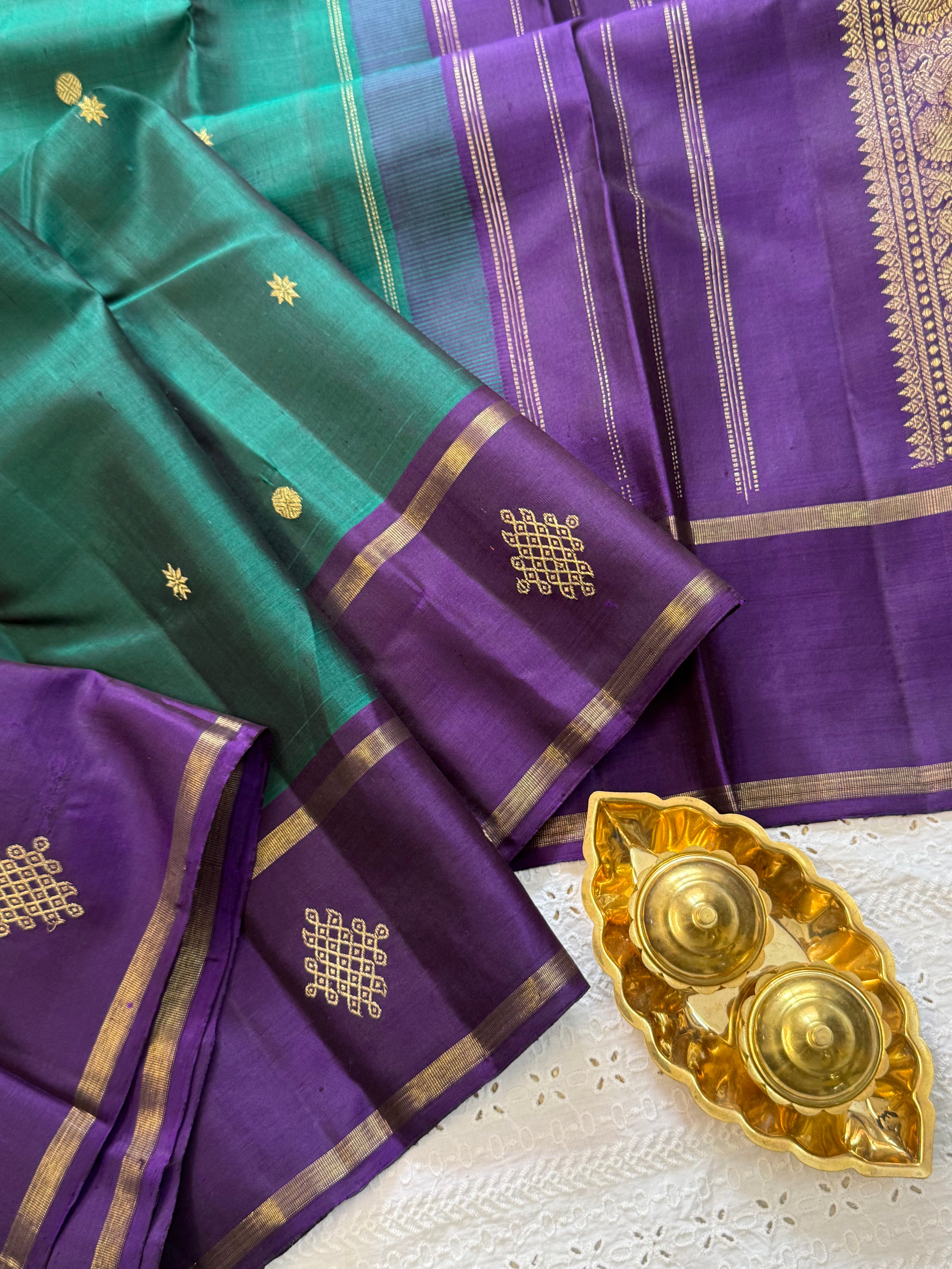 Green and purple border kolam butta / Kanjipuram silk