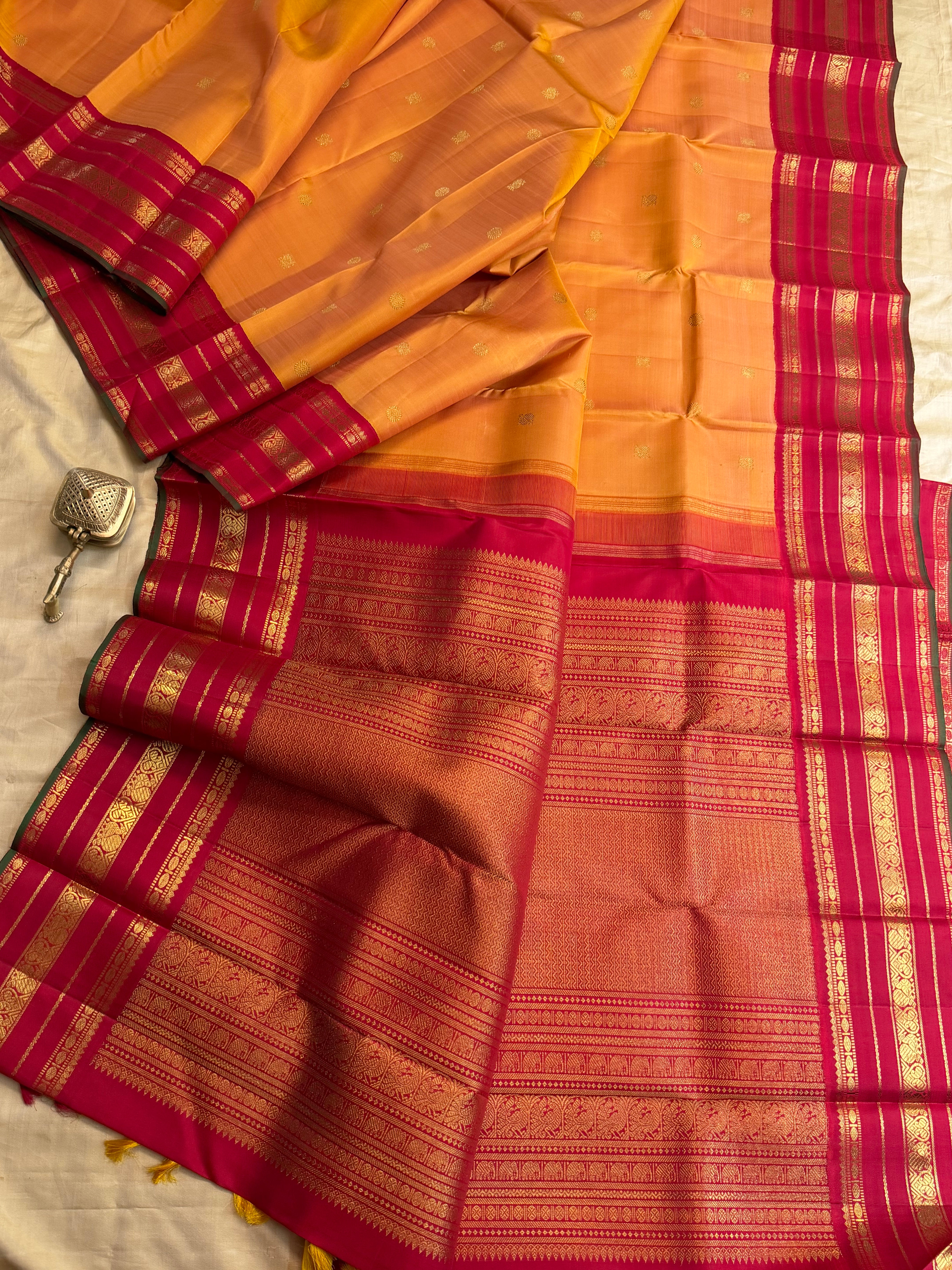 Simha Manjal jadanagam pet / kanjipuram silk