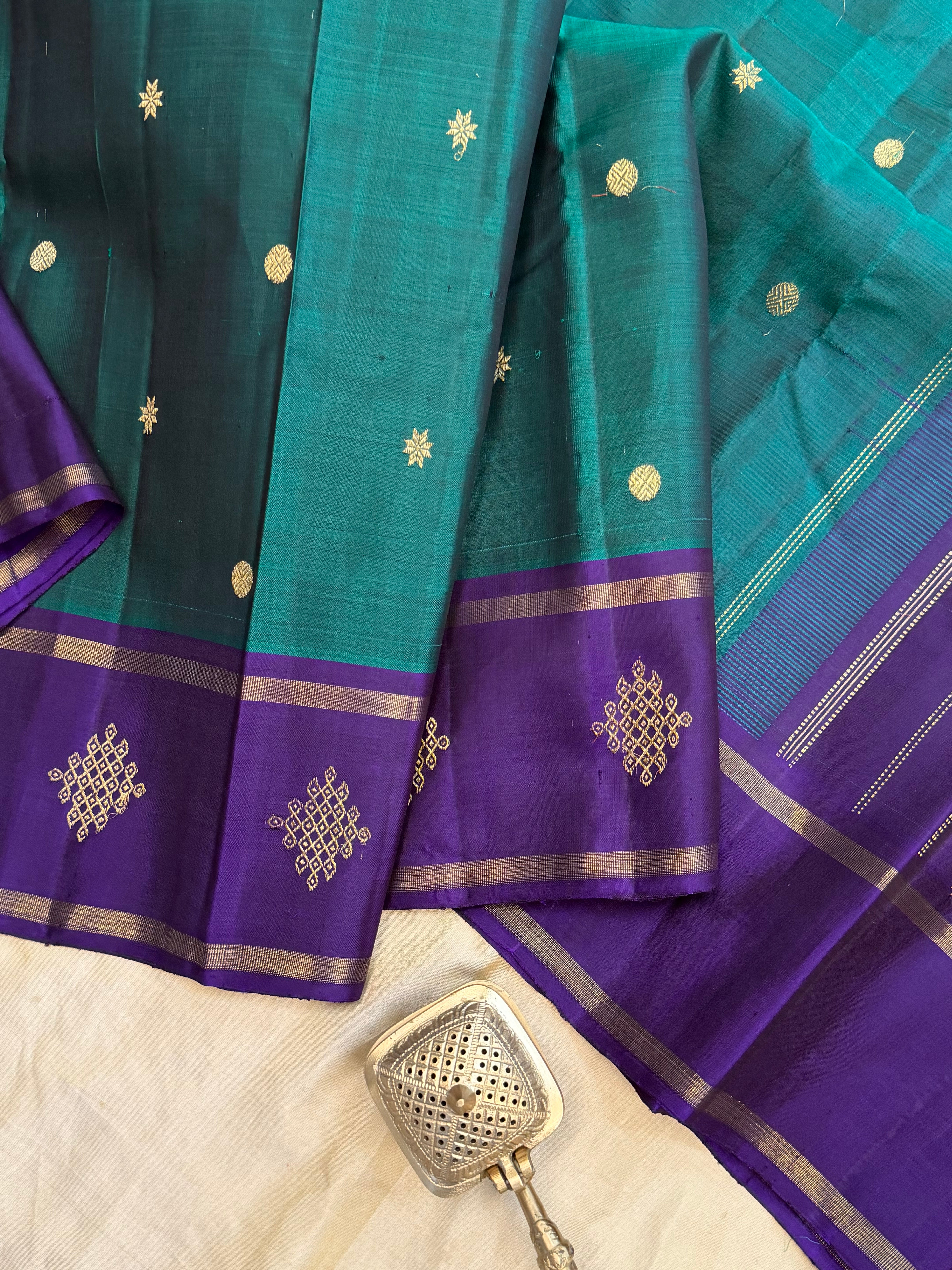 Permam : Emerald green Kolam border    / Kanjipuram silk CL9367