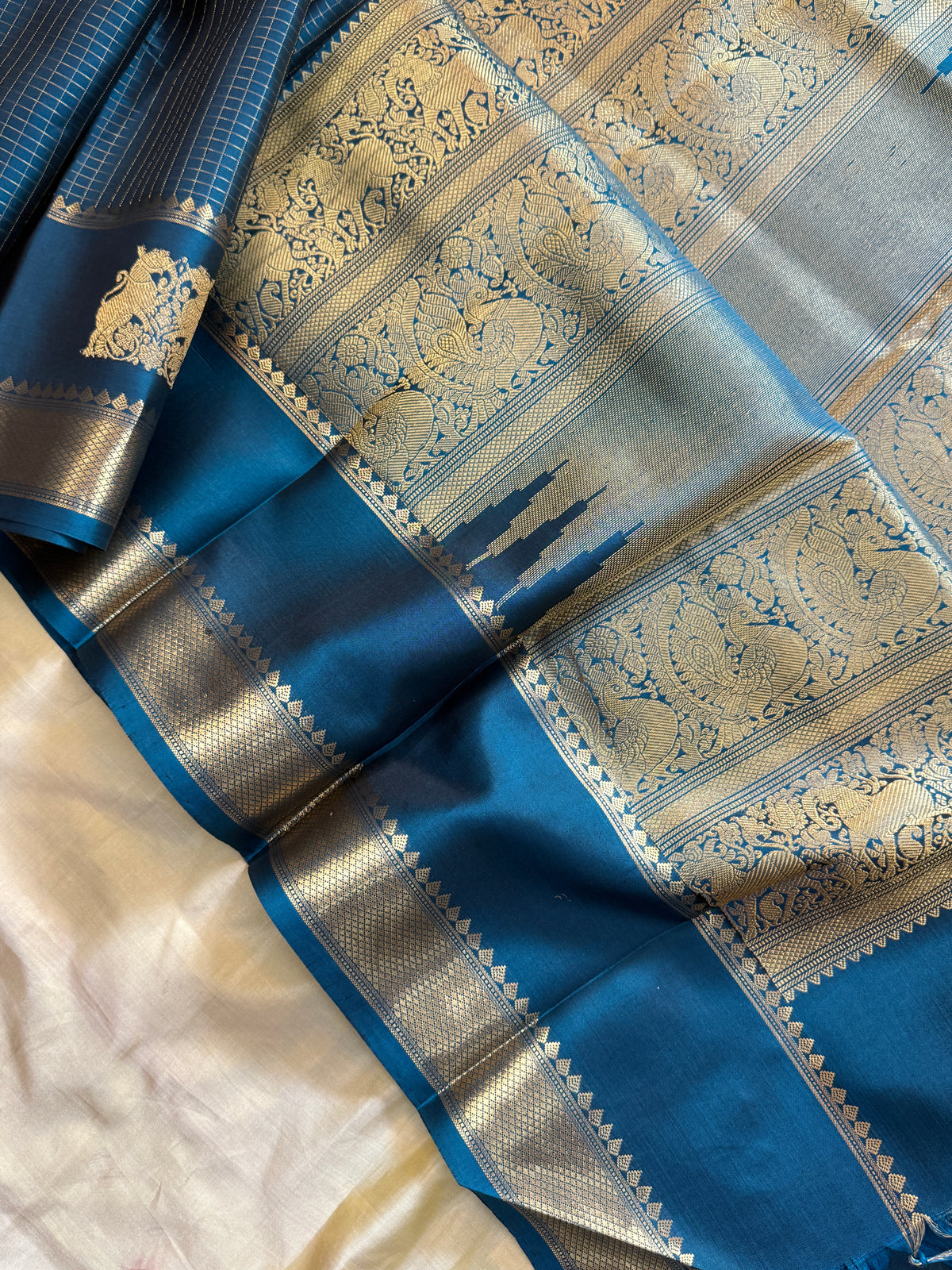 Special edition- mayilkazhuthu colour with Zari kattam silk saree/clsa 12561