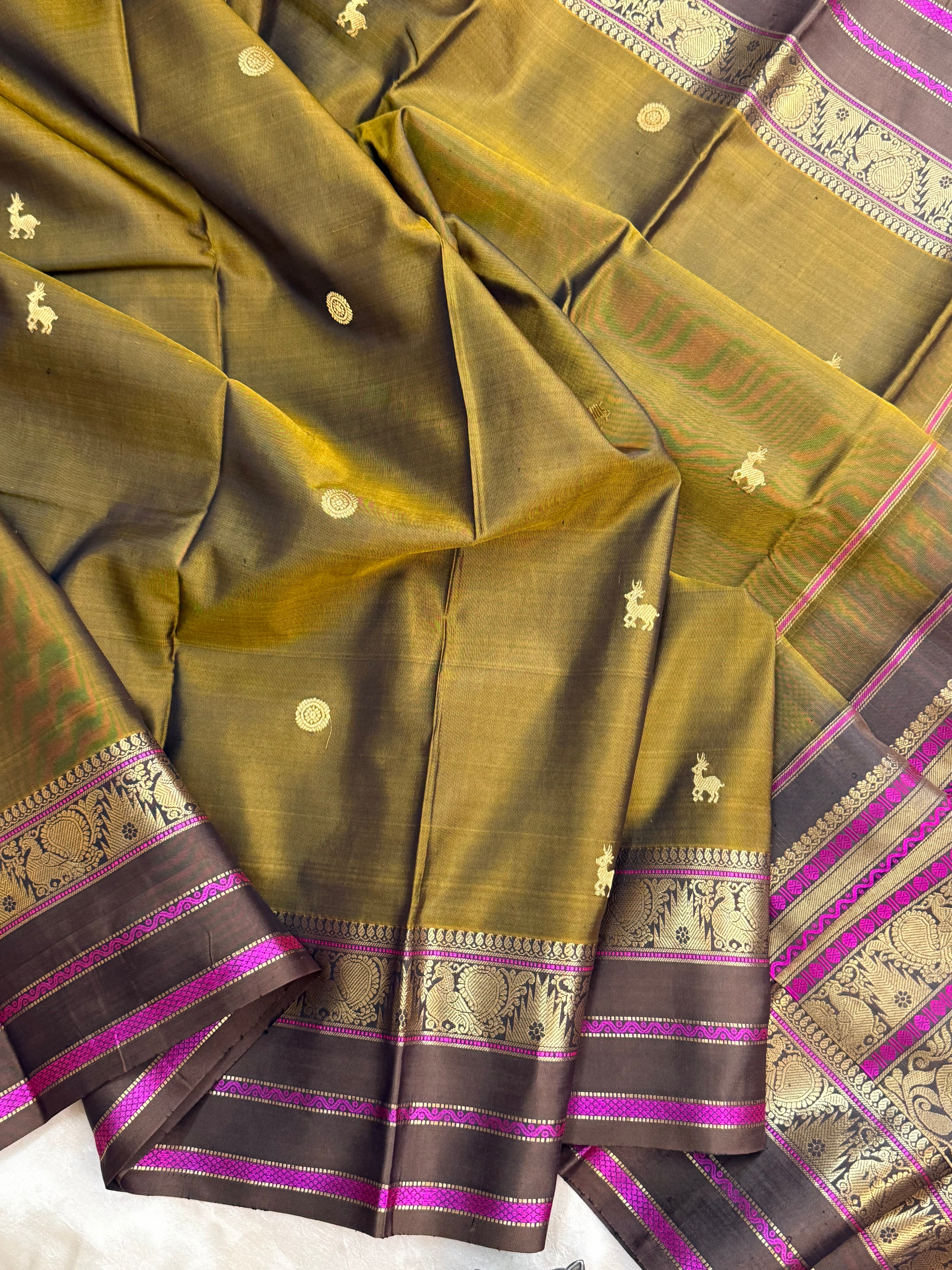 Ponvandu color sorgavasal palla / Special edition silk saree
