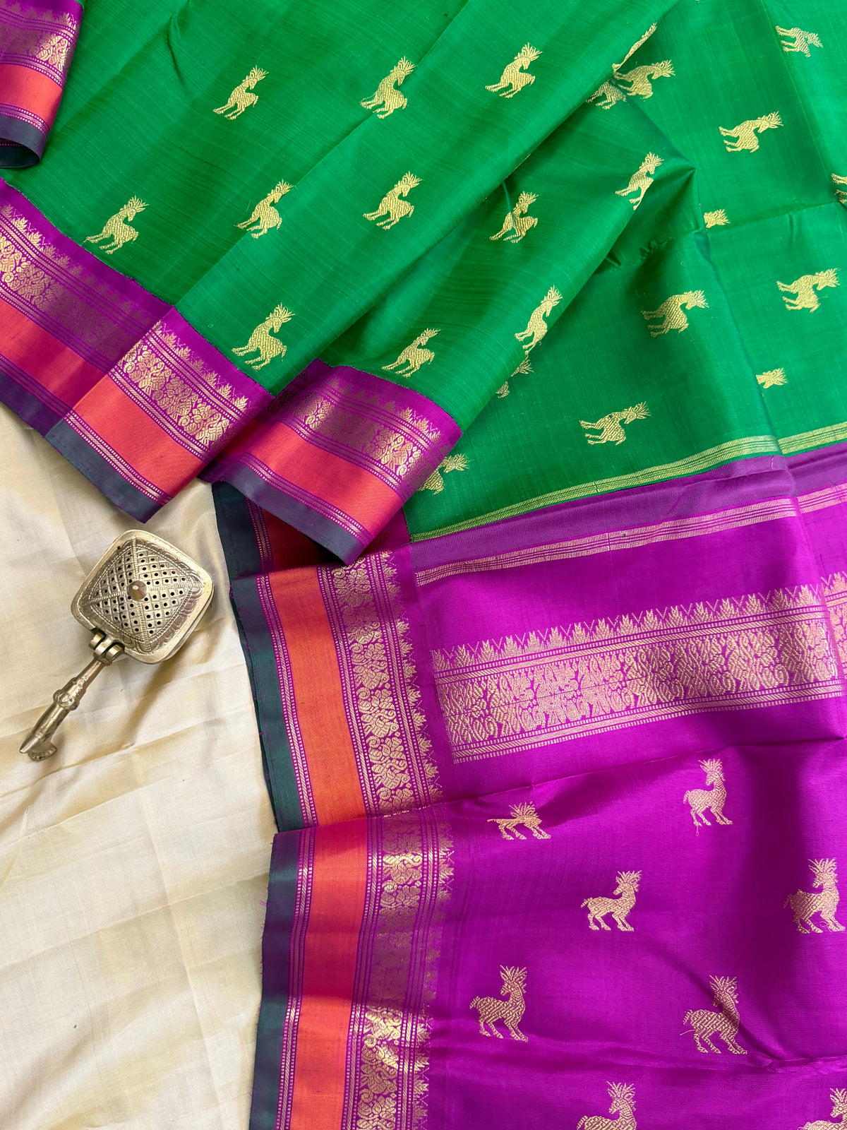 Colours of Navarathri green maan Butta Korvai  / pure Kanjipuram silk