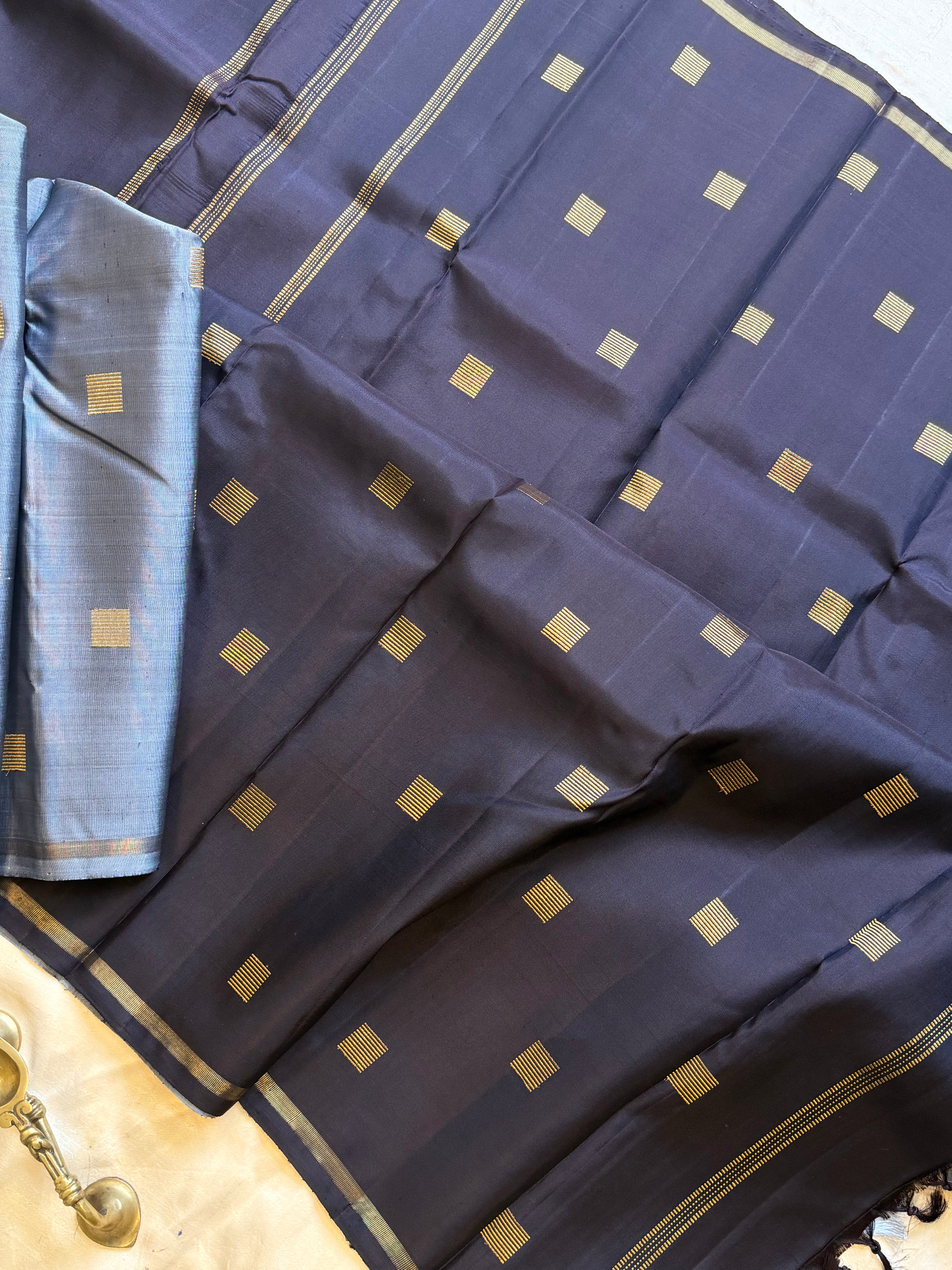 Alavu:  araibagam box Butta kanjipuram silk