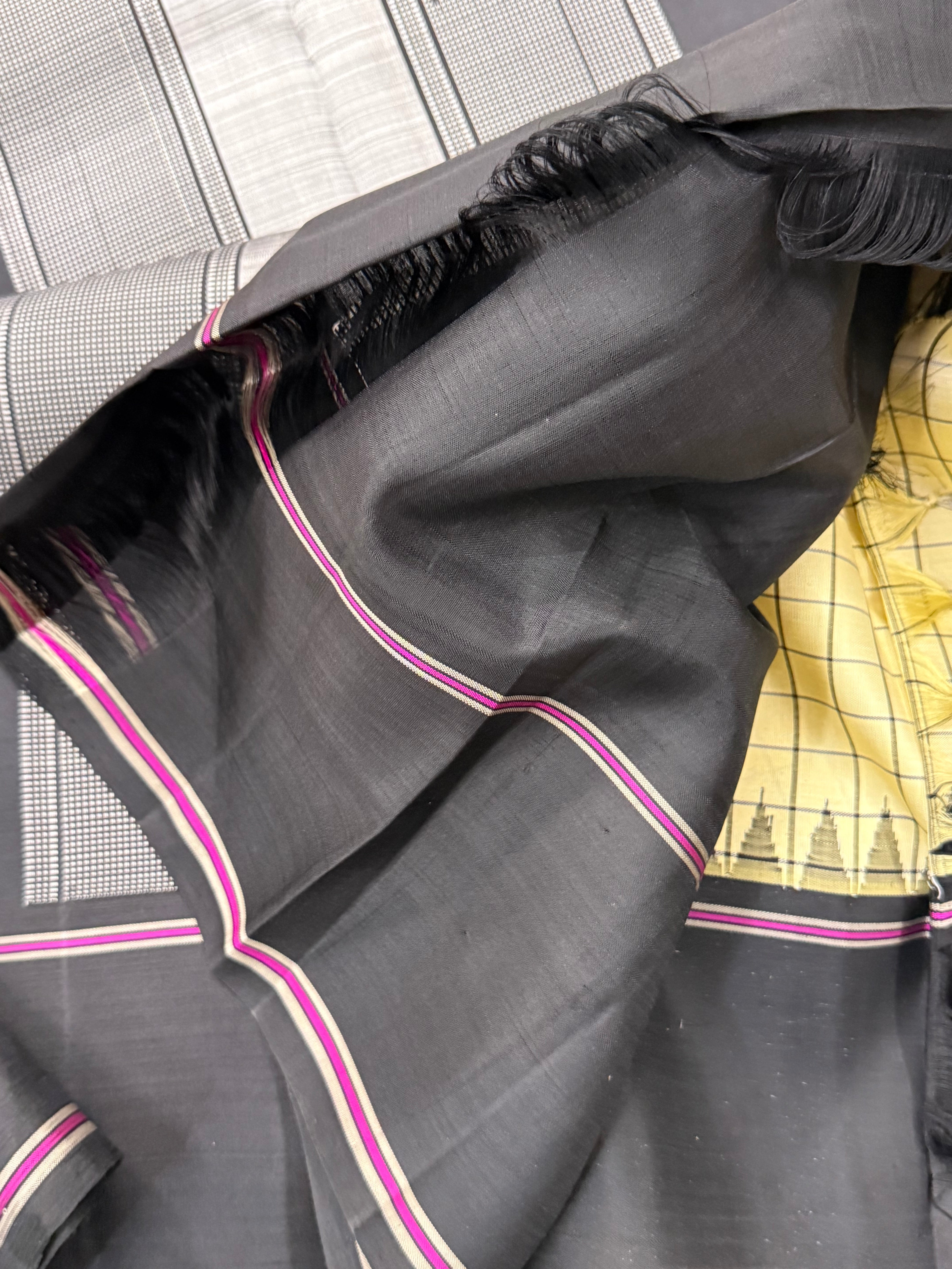 Off sandal kattam and black / Arani silk