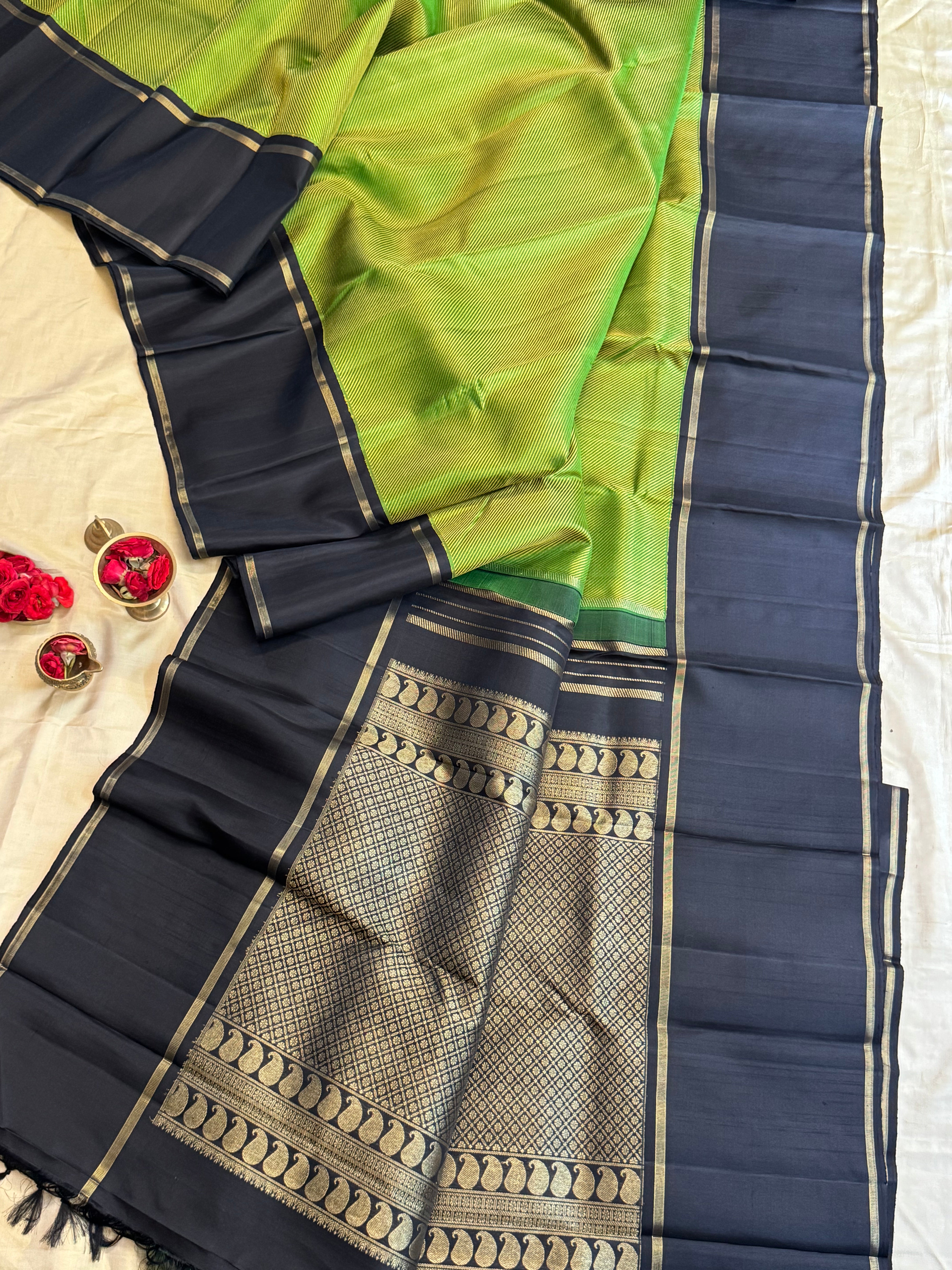 Green lehariya and black big border / Kanjipuram silk