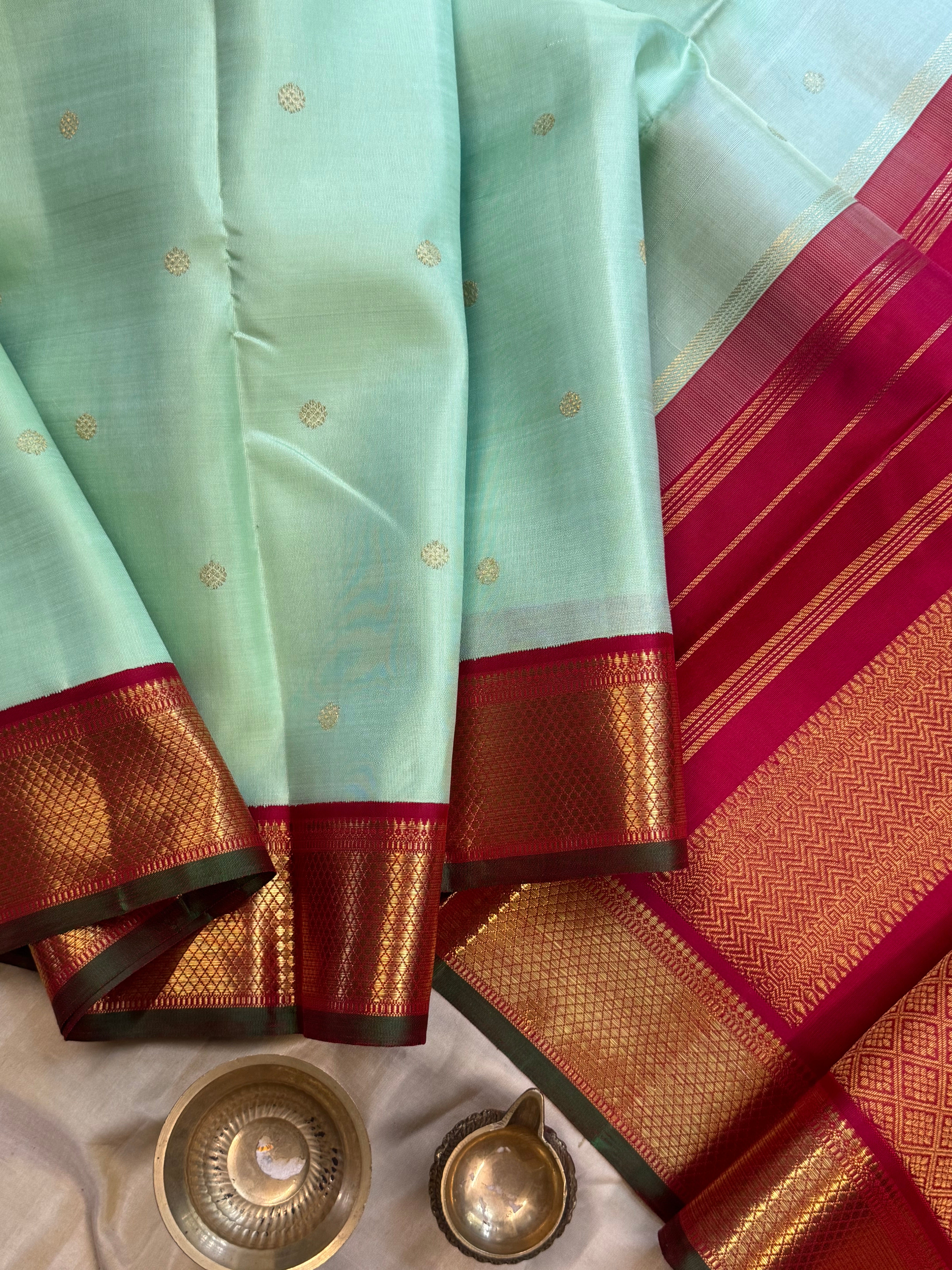 AALAYAM :   Pista green korvai  kanjipuram silk