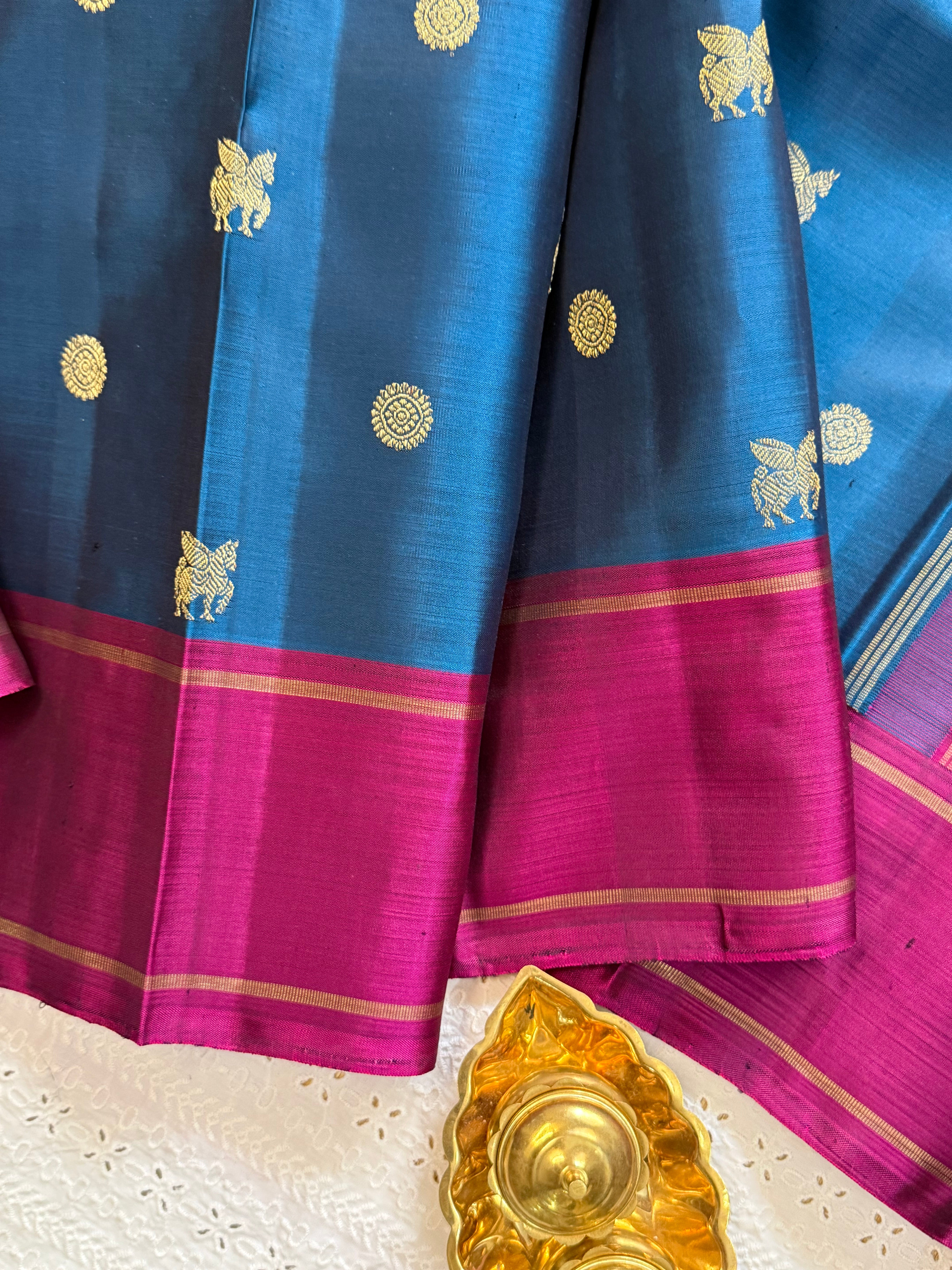 Peacock blue yazhi and chakram butta / Kanjipuram silk