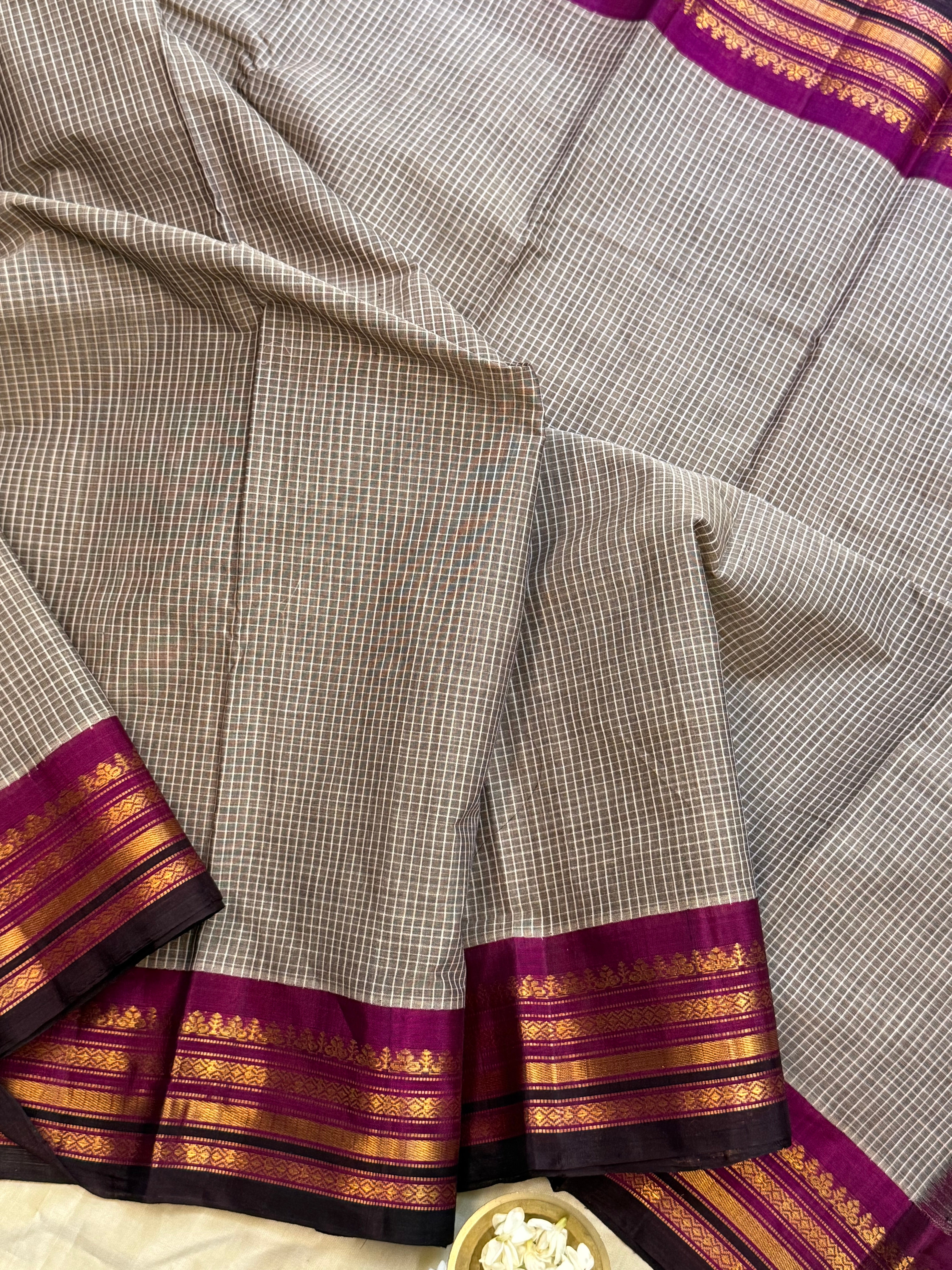 Black shot grey and purple korvai / Gadwal cotton ( No Blouse)