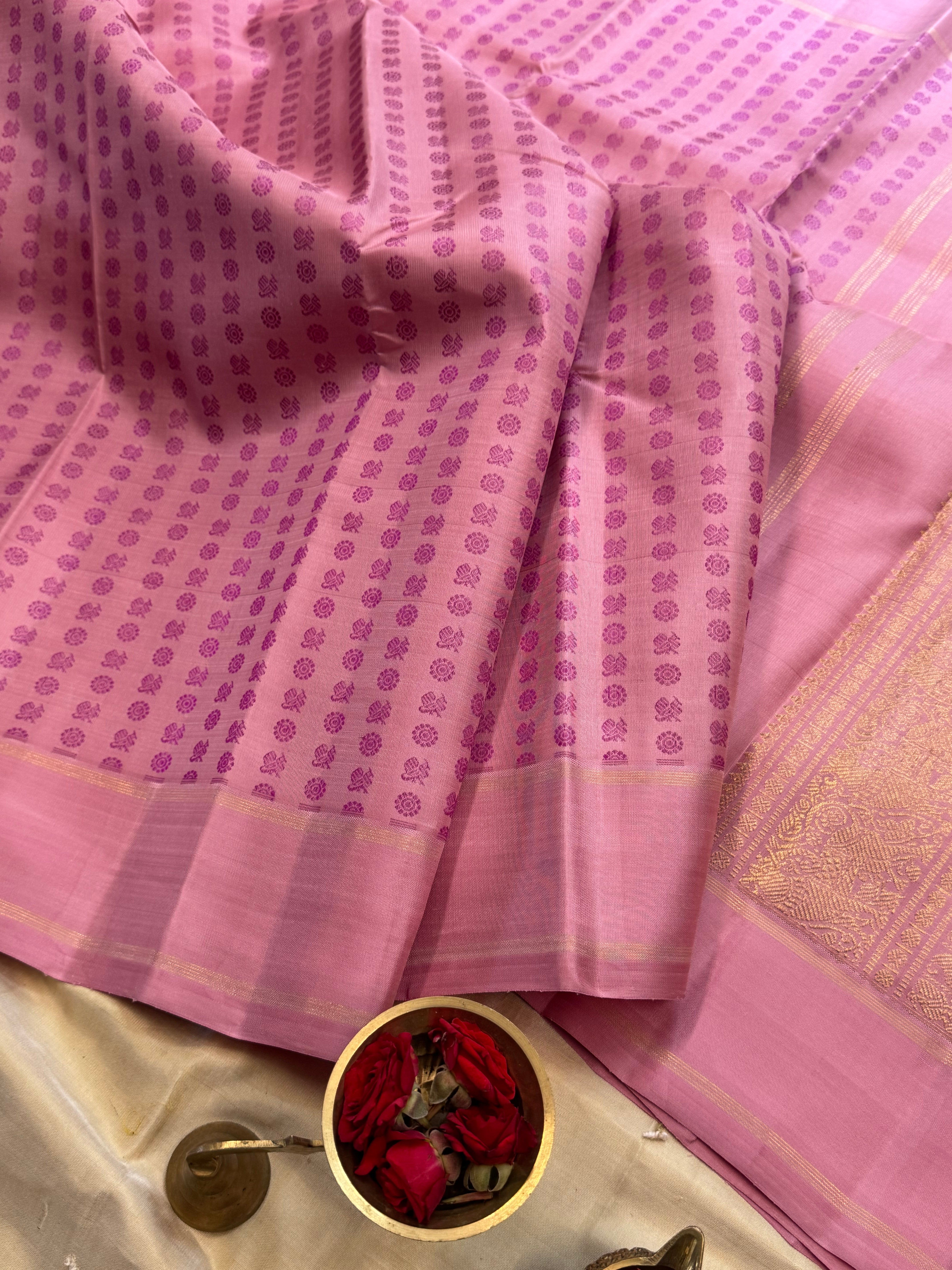 Pastel pink thread butta / Kanjipuram silk