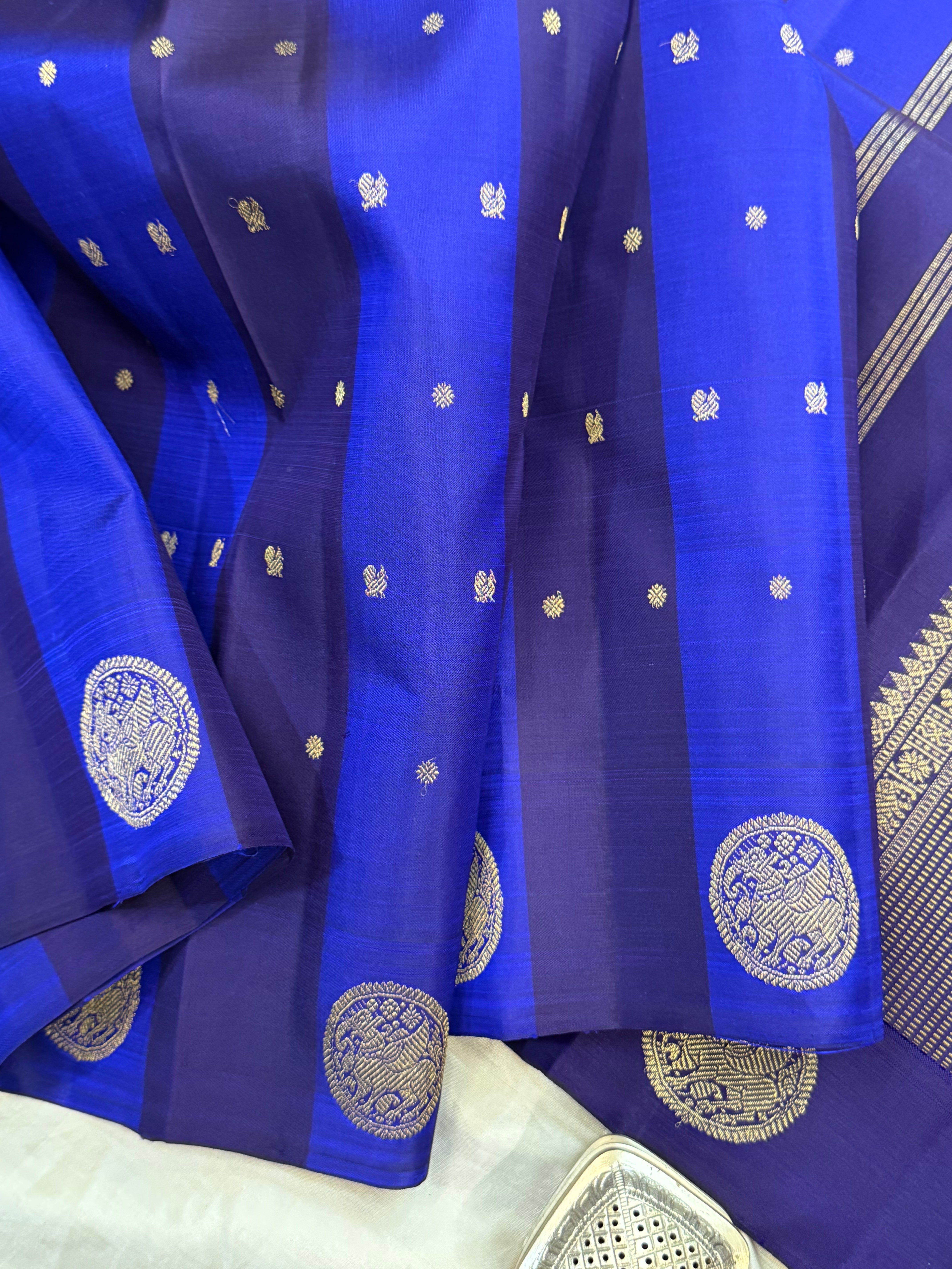 Blue and deep blue stripes concept border butta / Kanjipuram silk