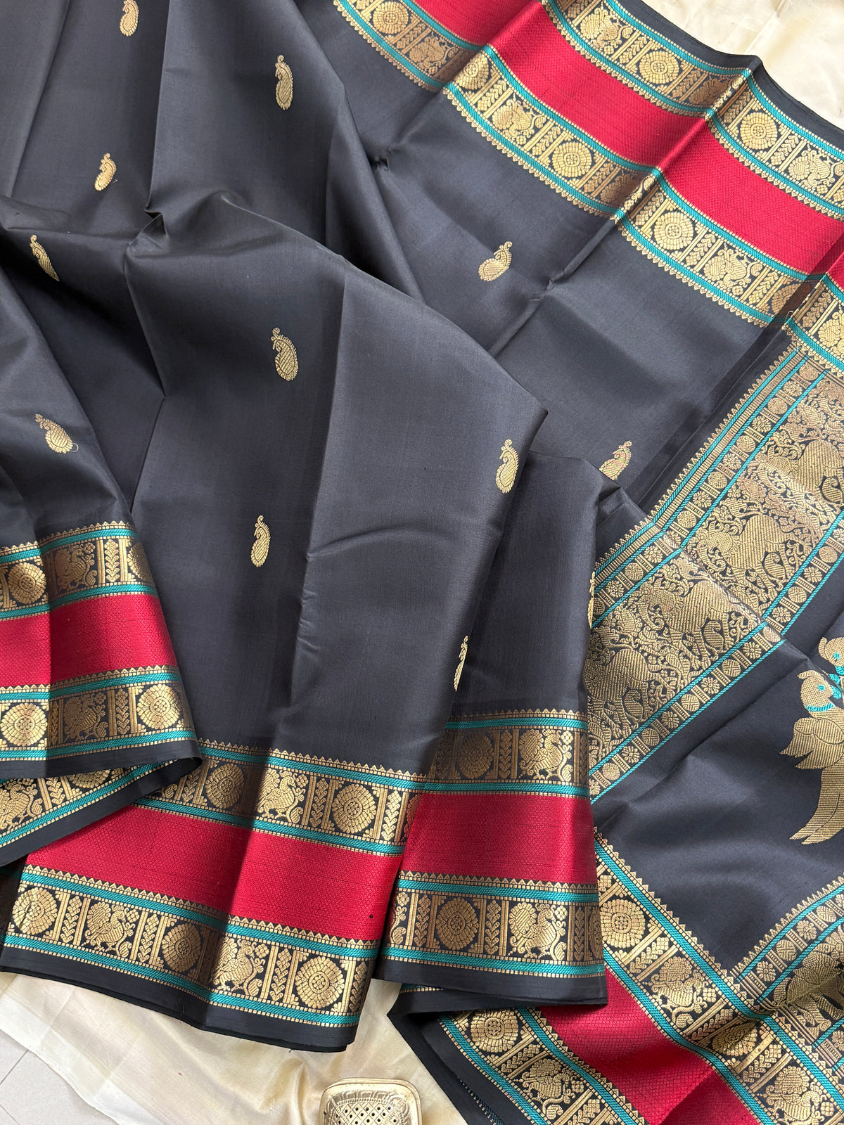Black Rettapet Zari butta / Special Edition Silk CLSA11875