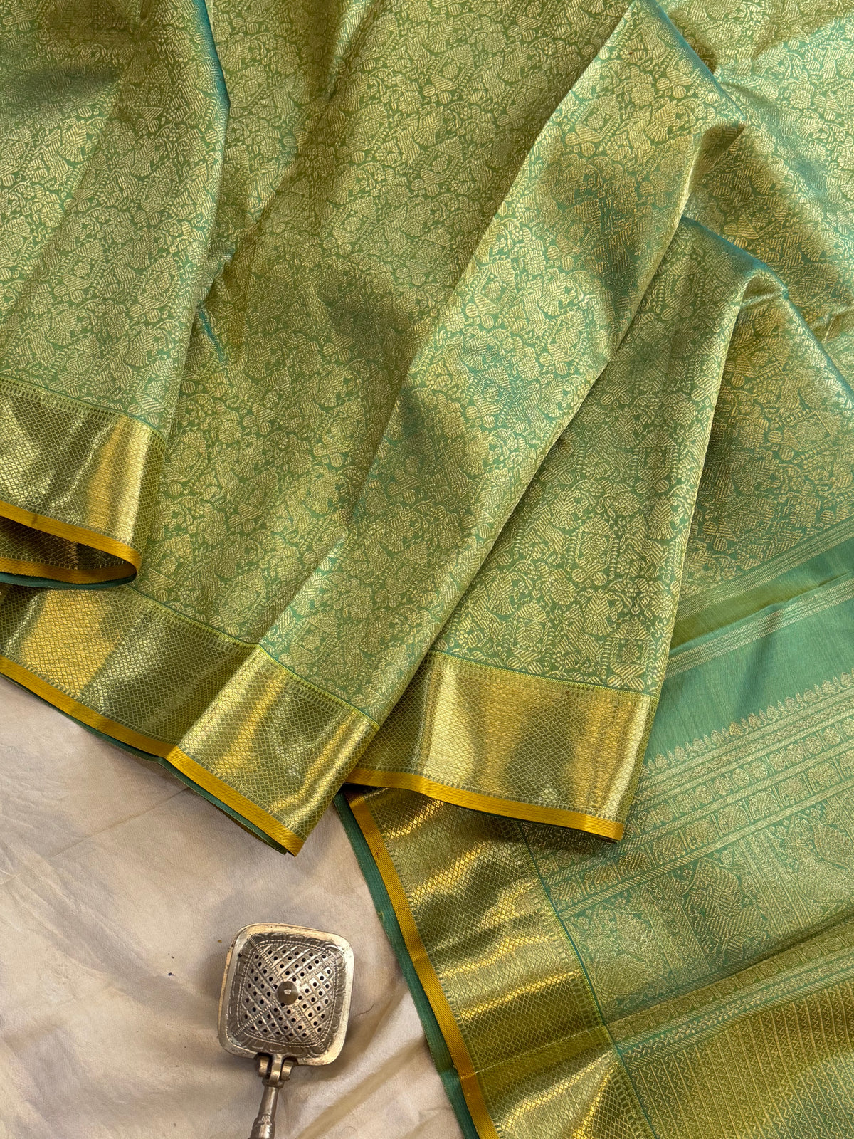 - pure Zari Kanjipuram silk