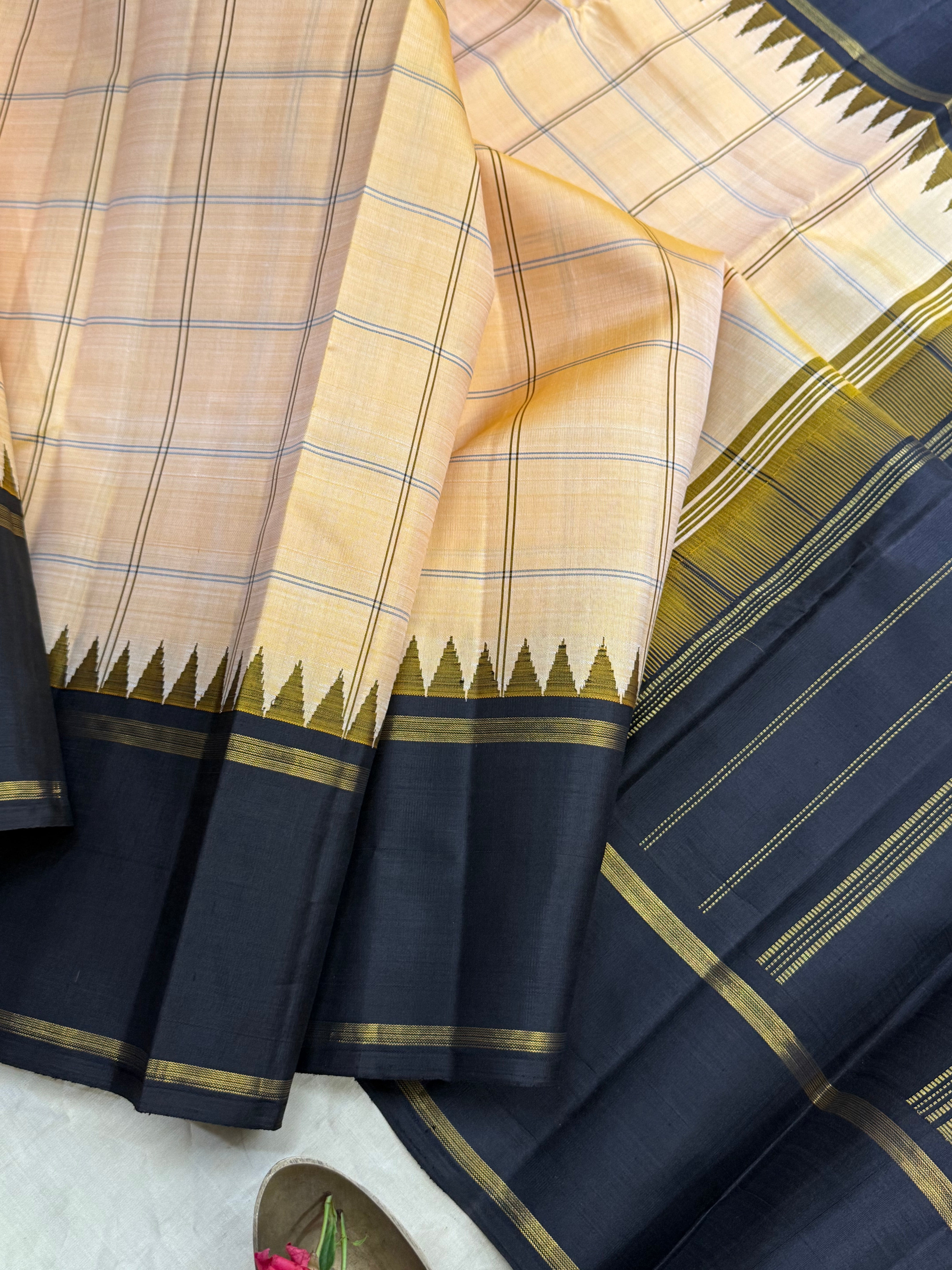Golden shot kattam and black / Arani silk