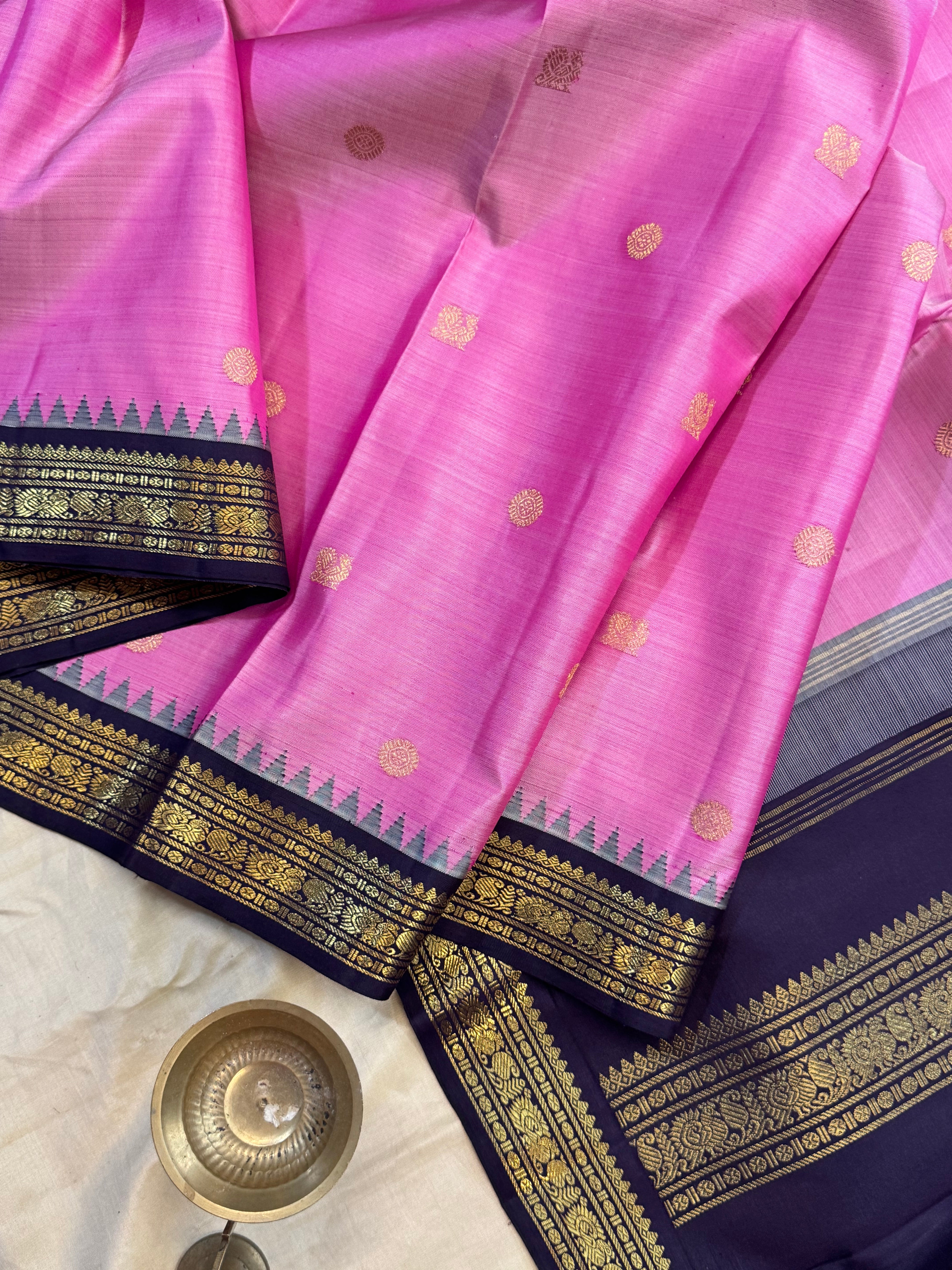 Onion pink small border   Korvai / Kanjipuram silk