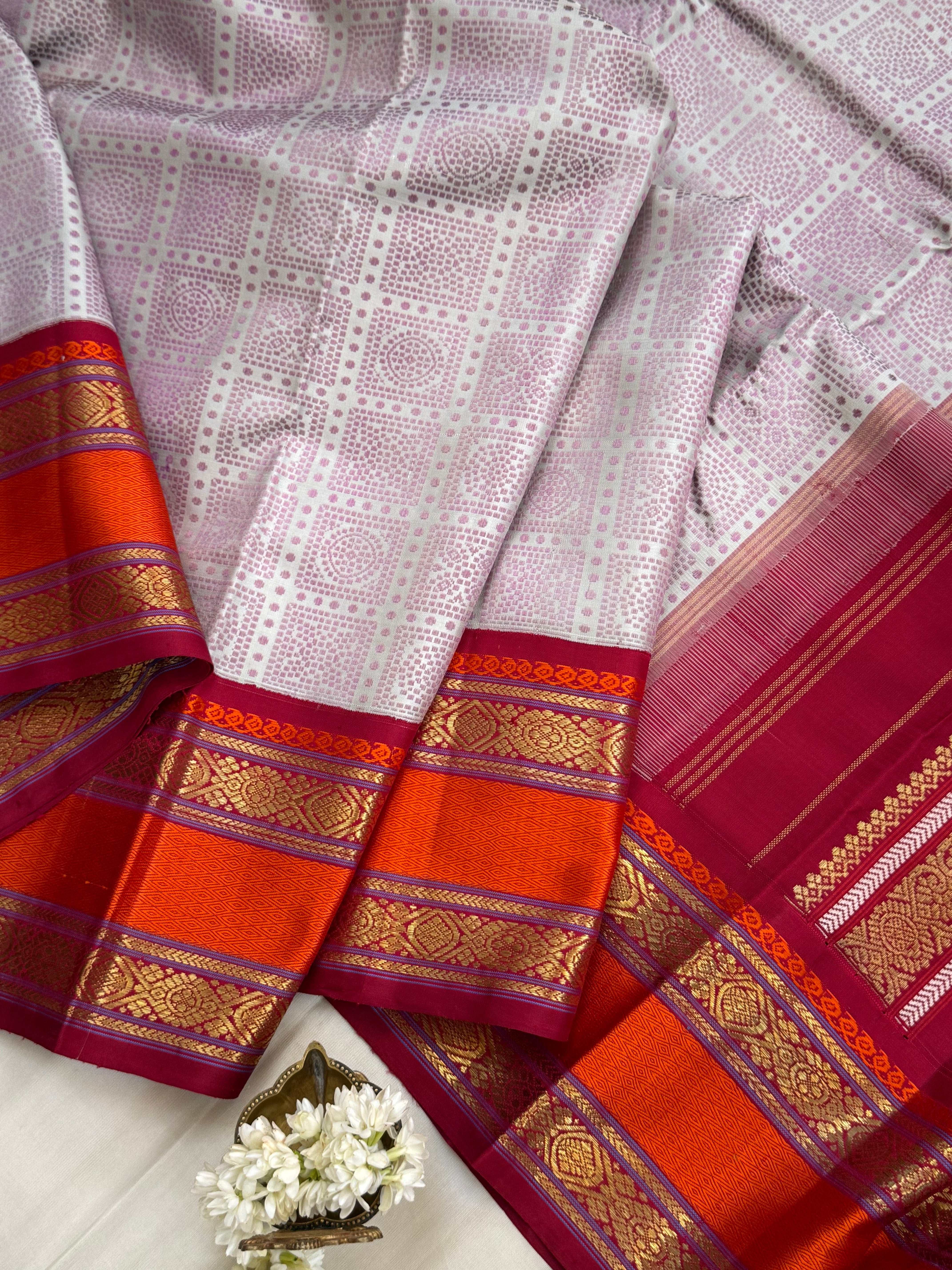 Bandhini Butta retta pet Korvai master weaver  Kanjipuram silk