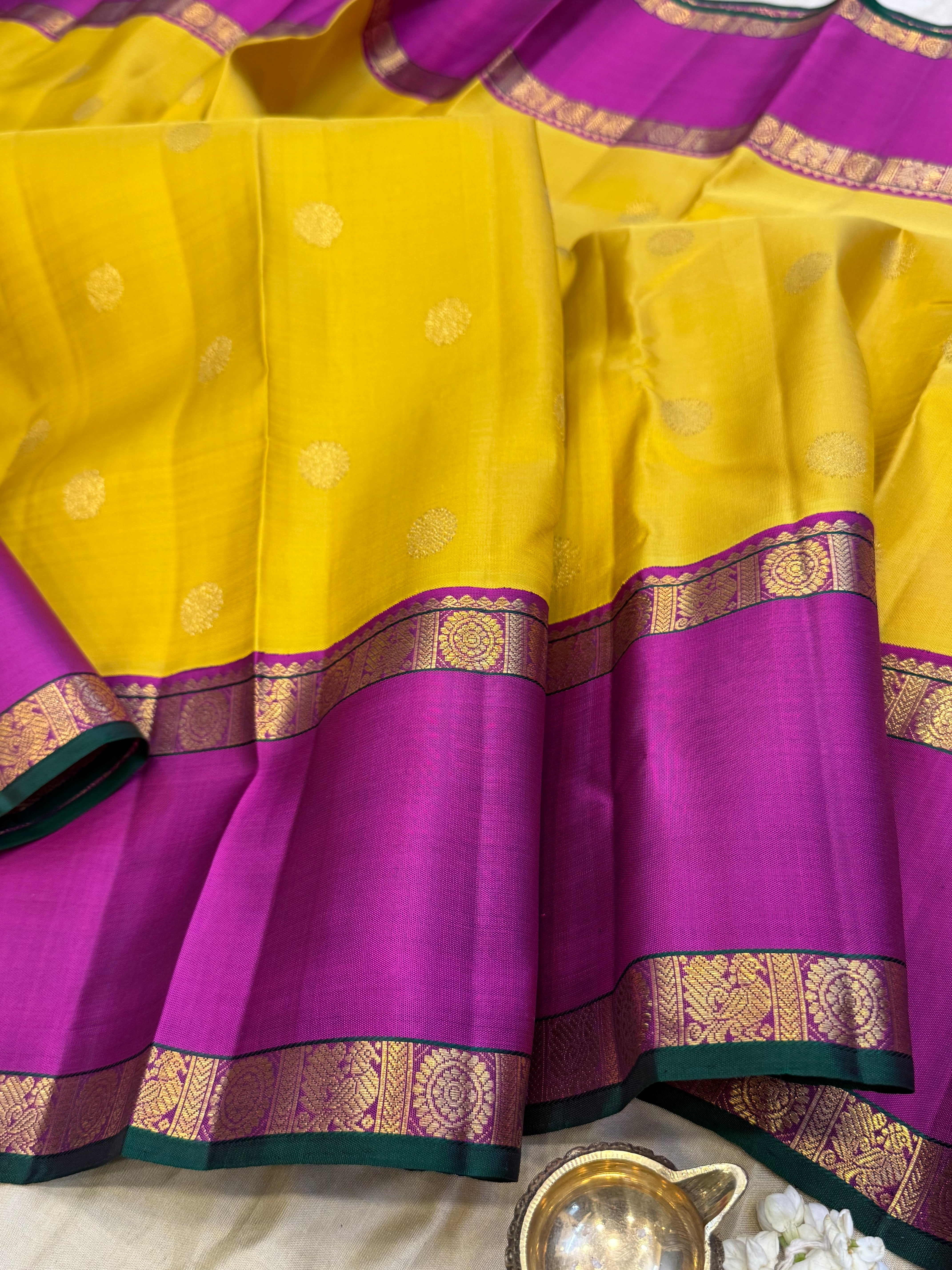 Sampanga yellow and magenta rettapet border / kanjipuram silk